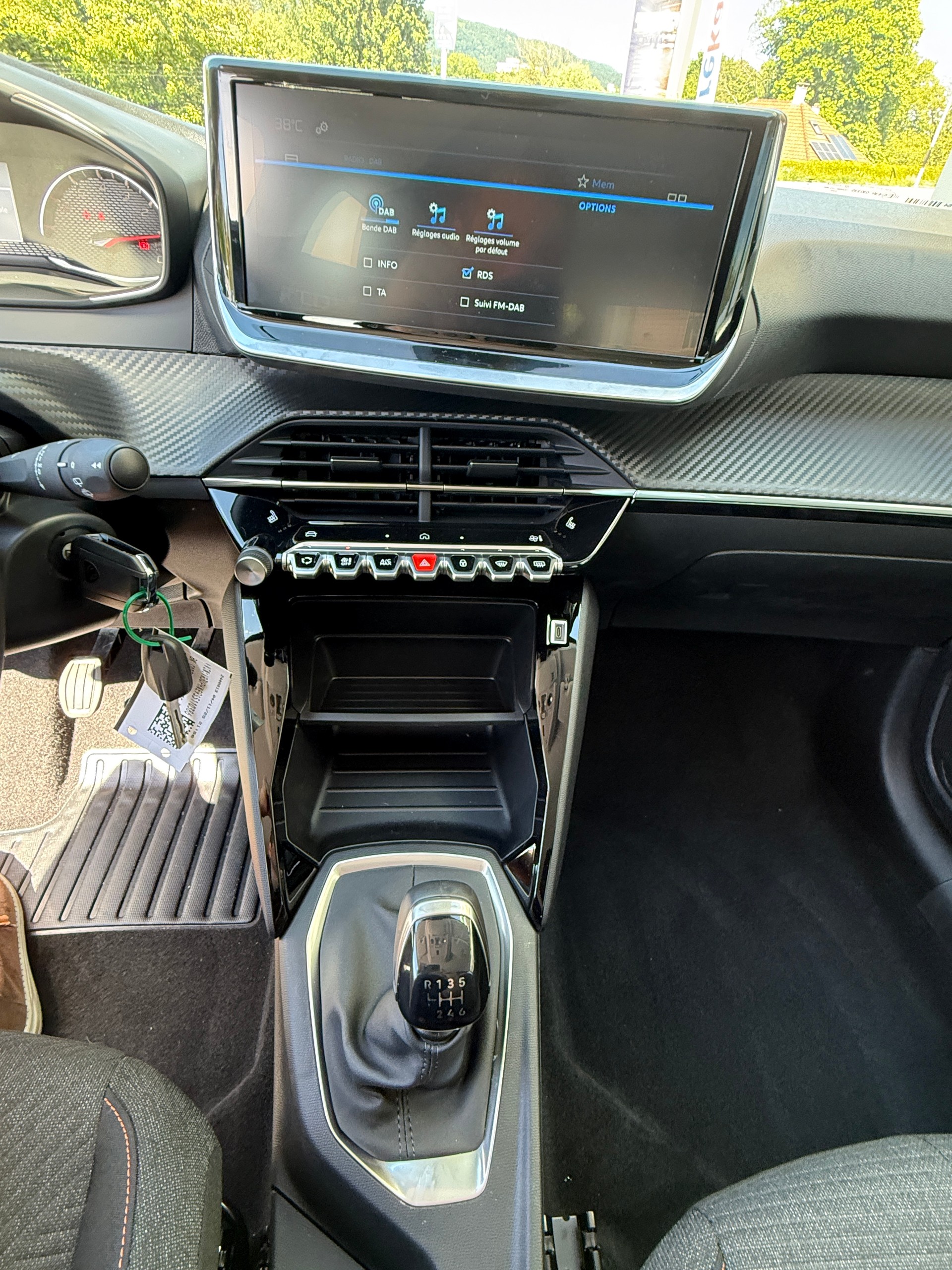 PEUGEOT 208 1.2 PureTech Style-image-8