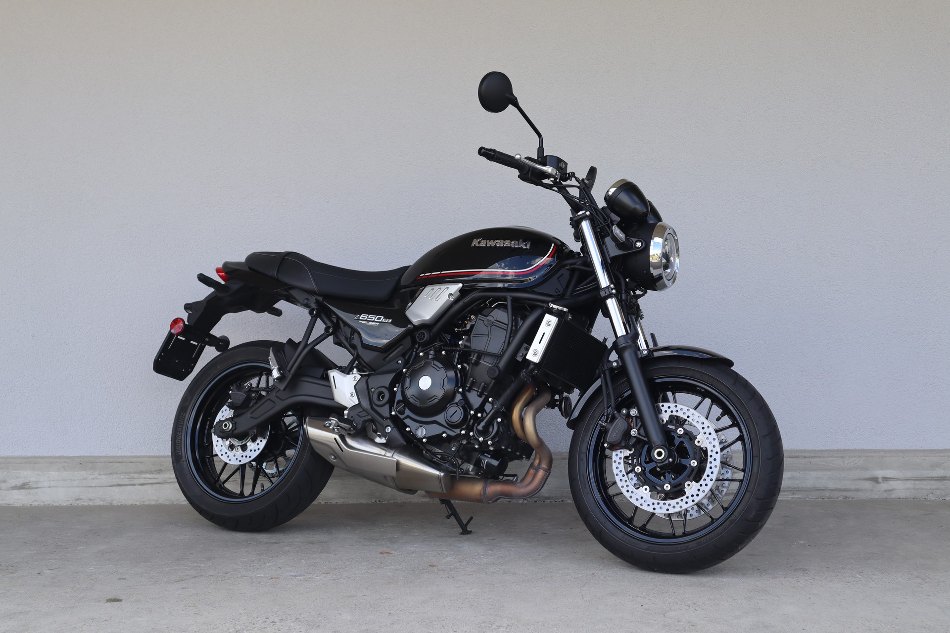KAWASAKI Z 650 RS-showroom-element-1