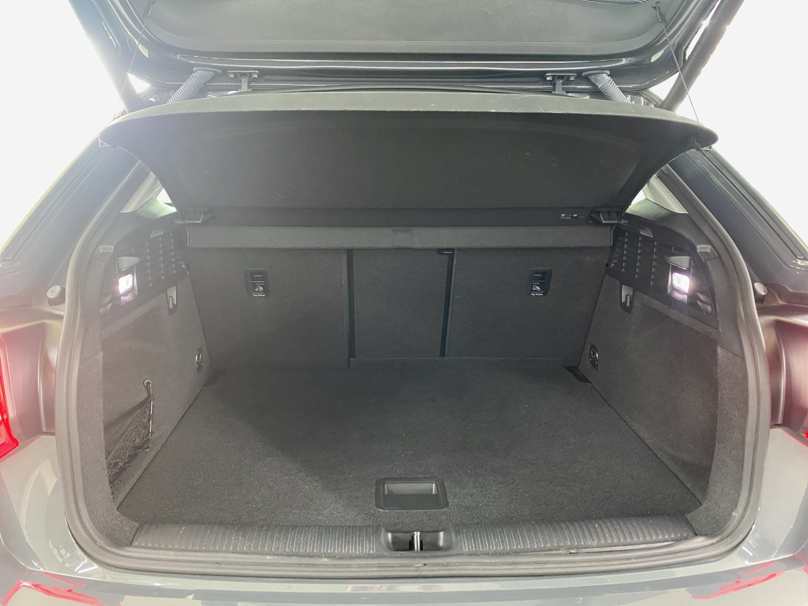 AUDI Q2 35 TFSI Design S-tronic-image-12