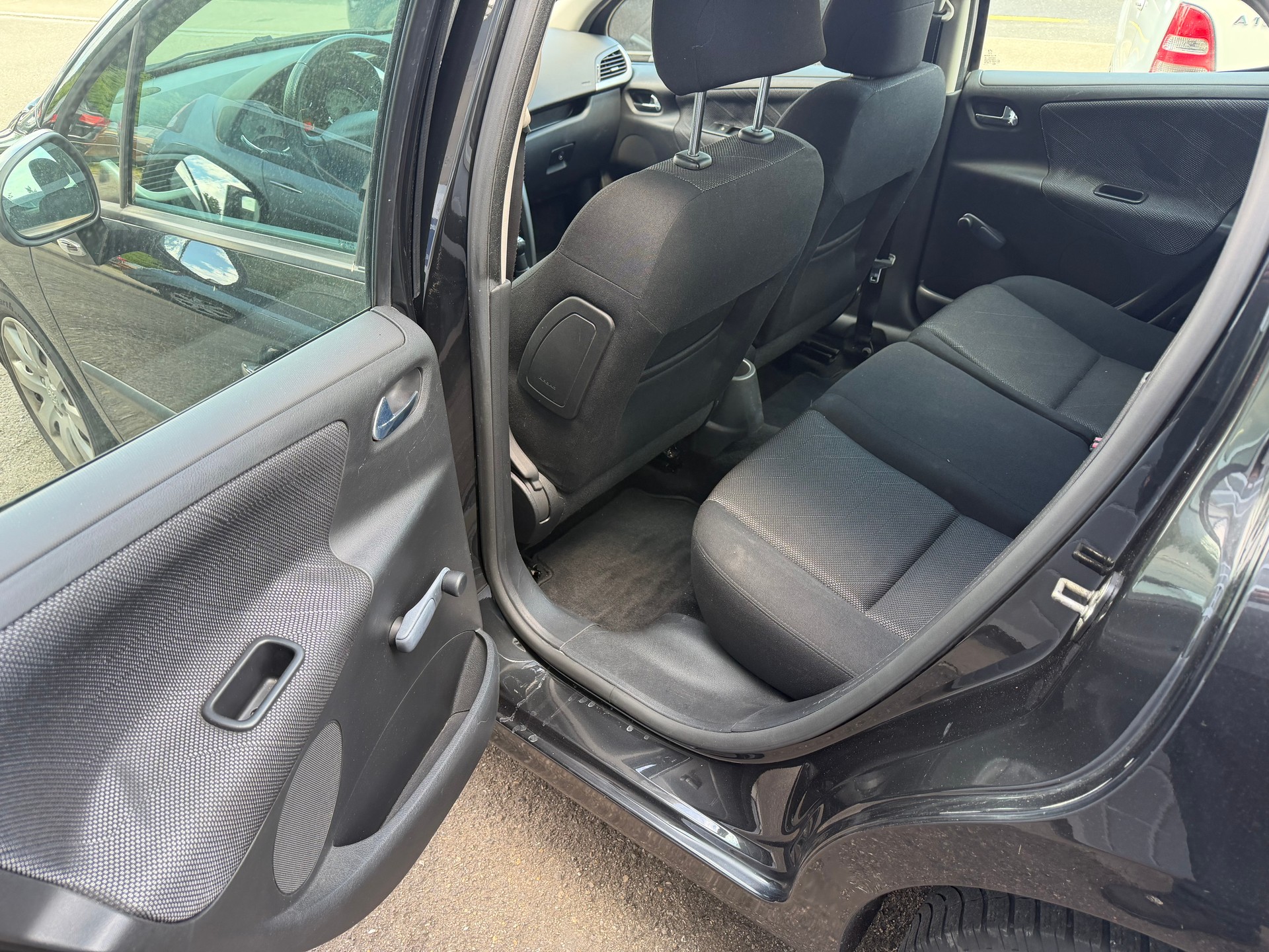 PEUGEOT 207 1.4 16V XS-image-6