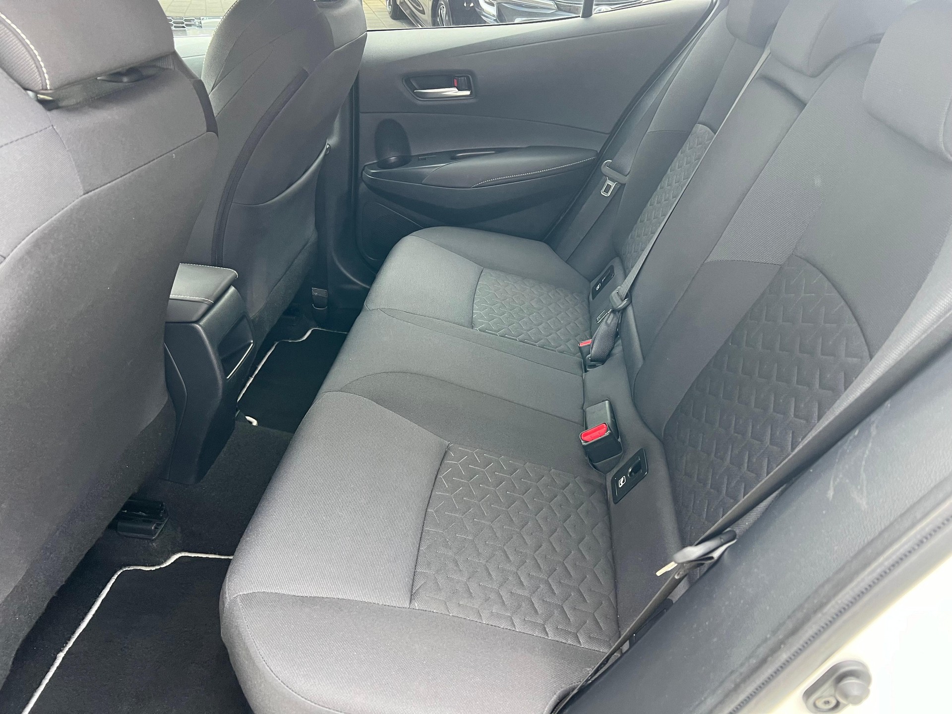 TOYOTA Corolla 2.0 HSD Trend-image-9