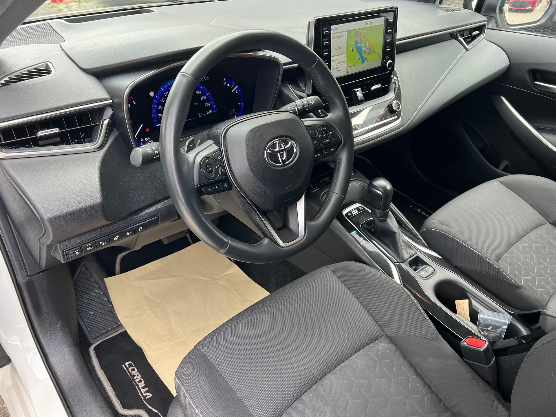 TOYOTA Corolla 2.0 HSD Trend-image-7