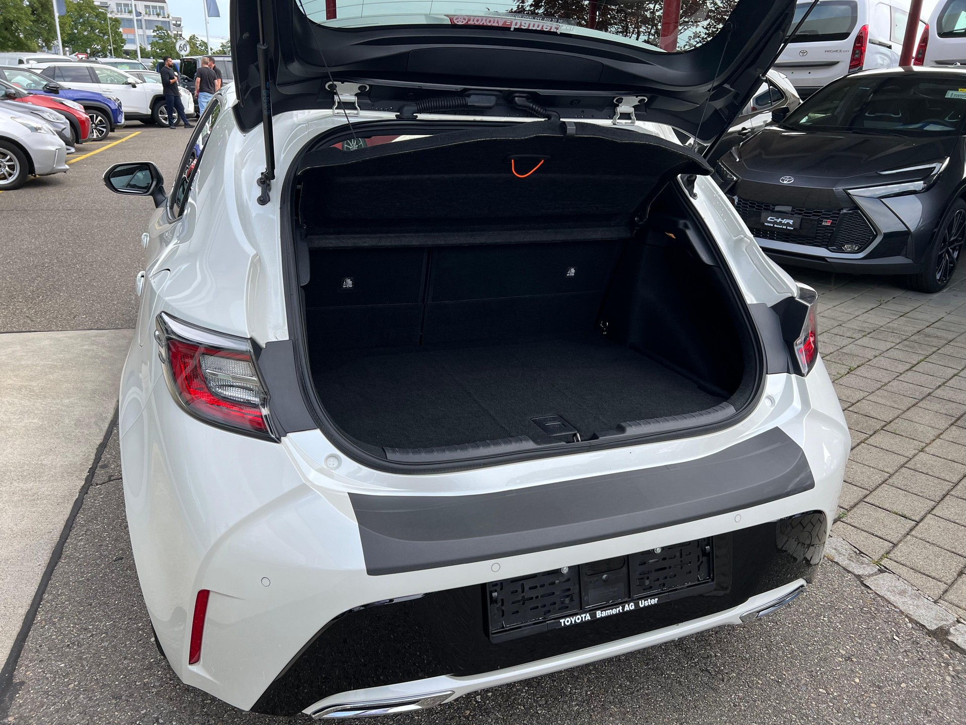 TOYOTA Corolla 2.0 HSD Trend-image-6