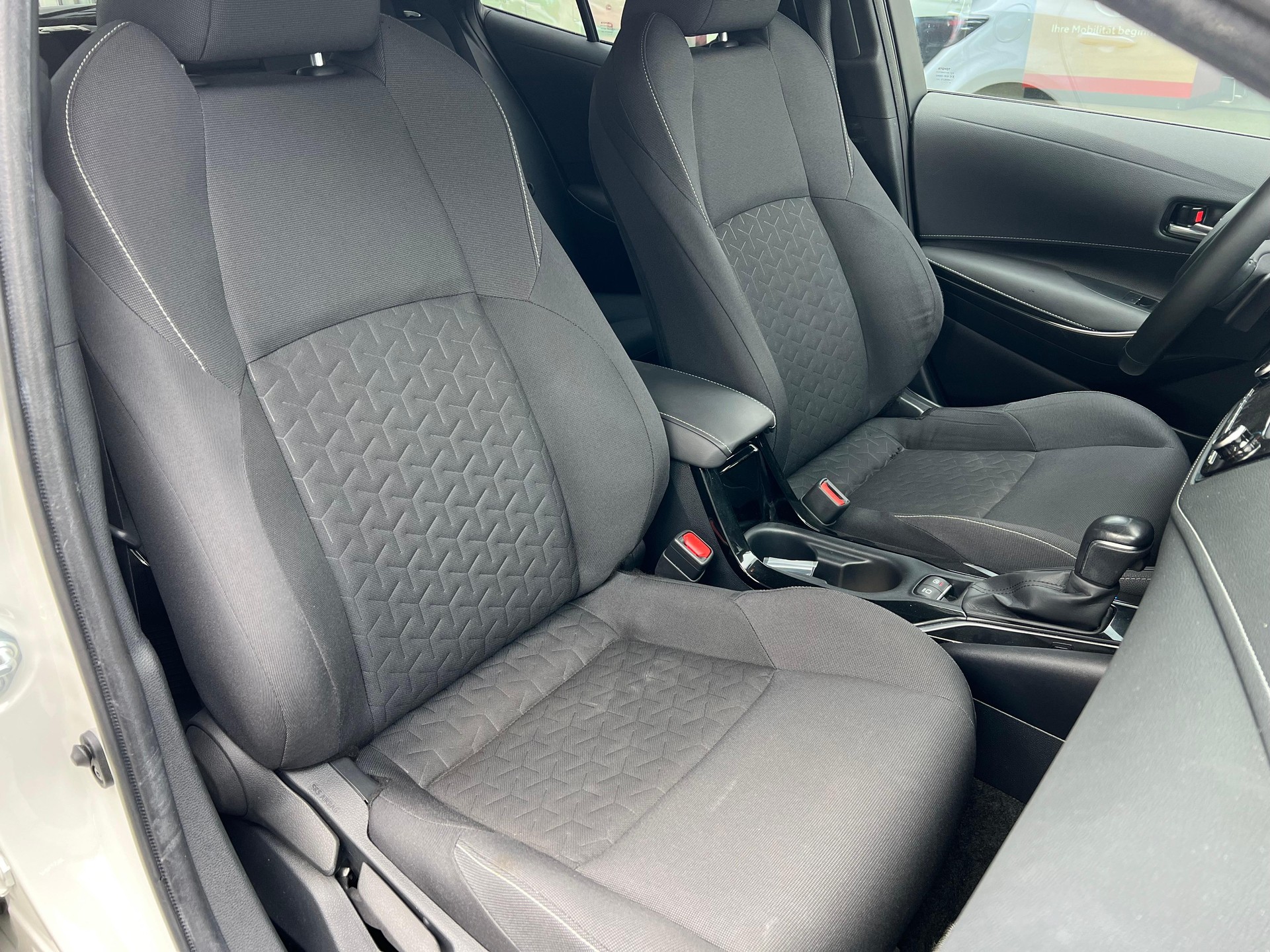 TOYOTA Corolla 2.0 HSD Trend-image-13