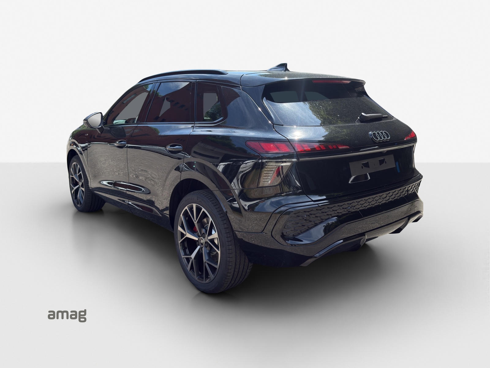 AUDI Q3 SUV e-hybrid 200 kW S tronig-image-2