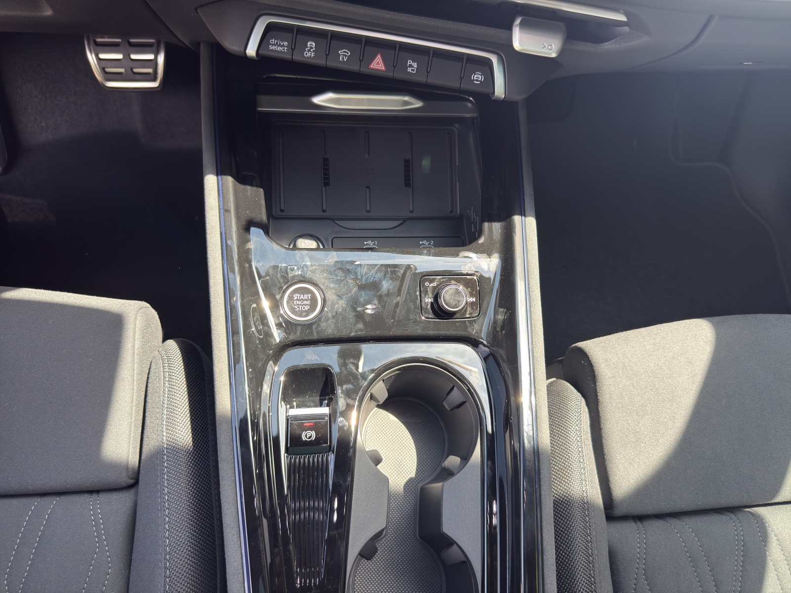 AUDI Q3 SUV e-hybrid 200 kW S tronig-image-10