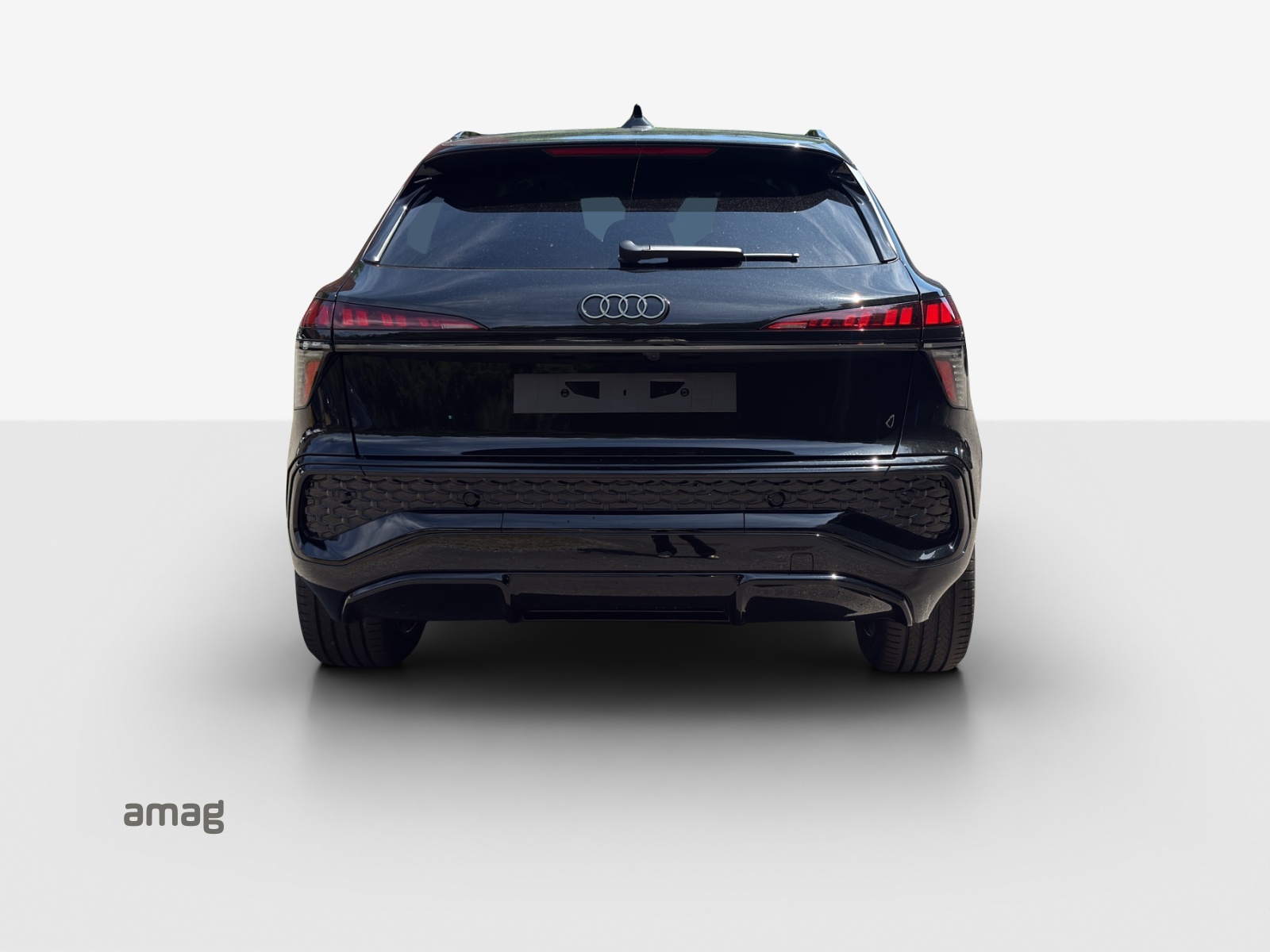 AUDI Q3 SUV e-hybrid 200 kW S tronig-image-3