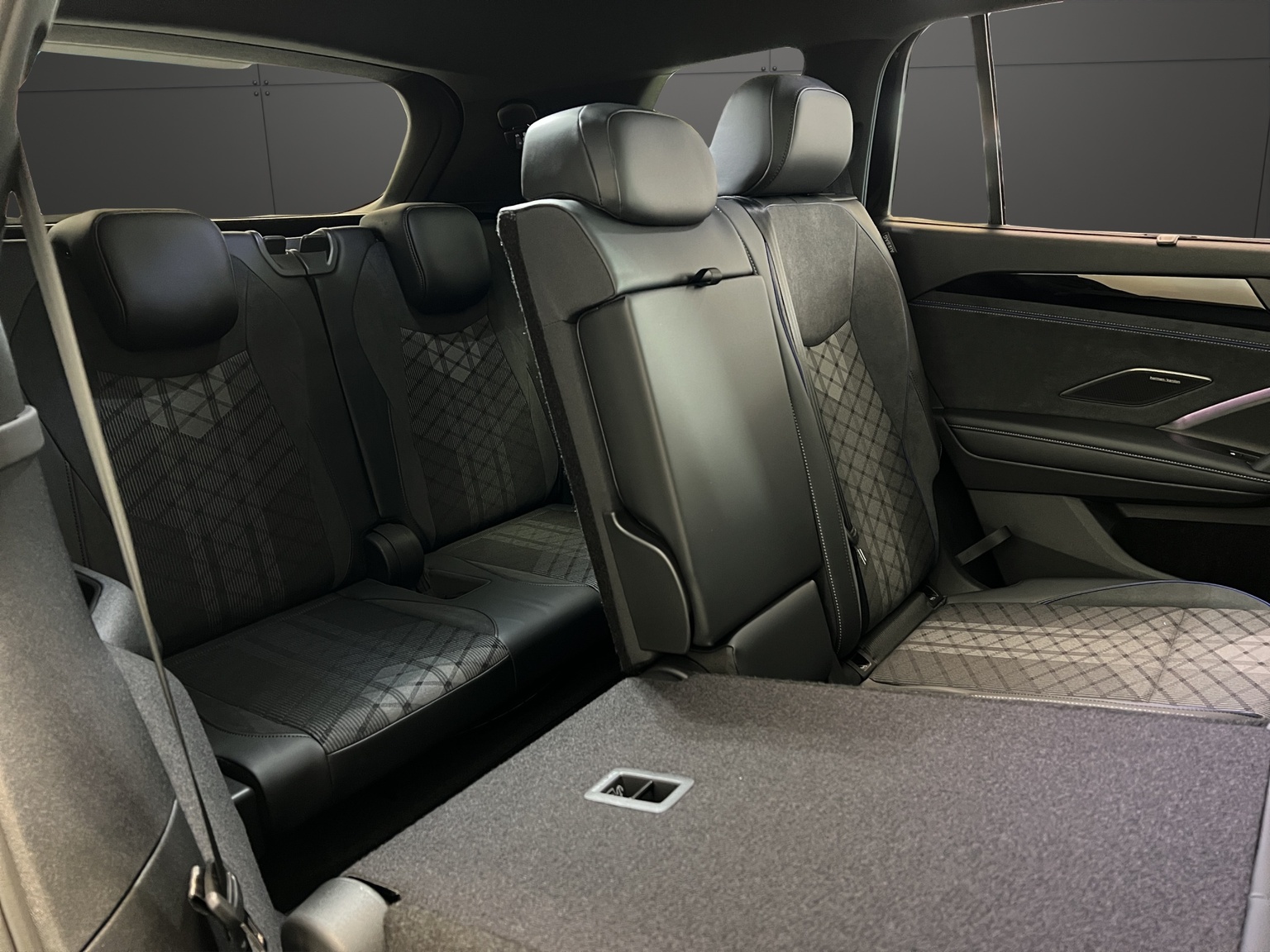 VW Tayron 2.0 TSI R-Line United DSG 4Motion-image-11