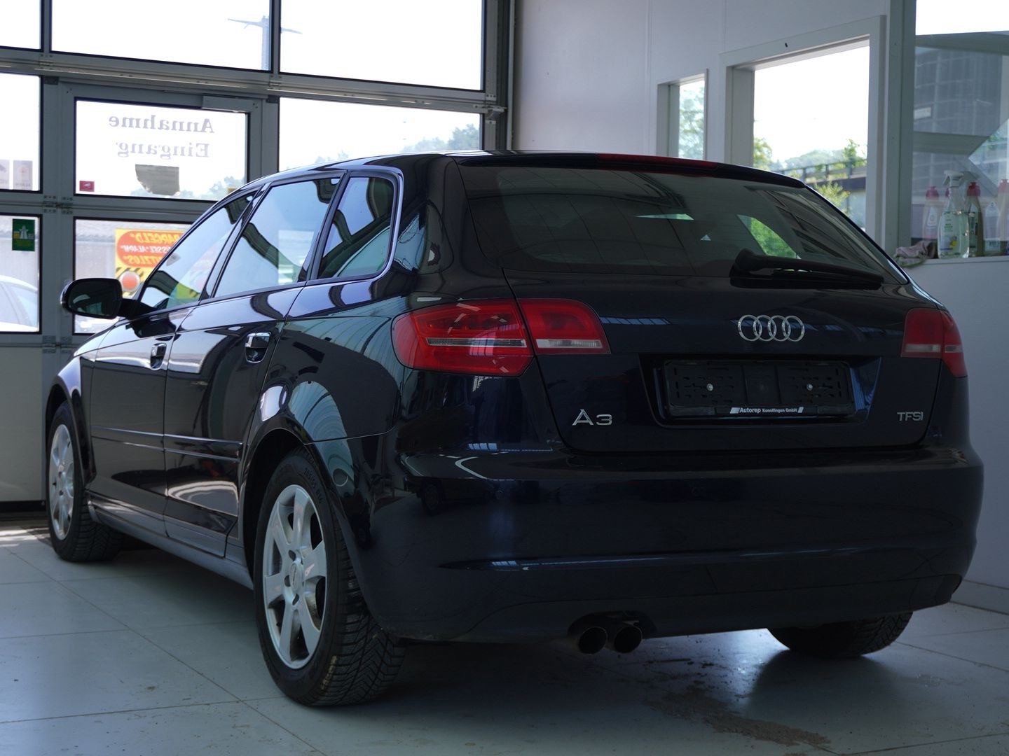 AUDI A3 Sportback 1.8 TFSI Attraction-image-1