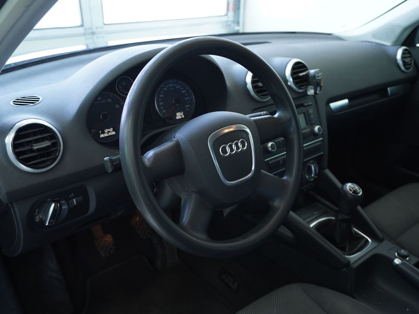 AUDI A3 Sportback 1.8 TFSI Attraction-image-2