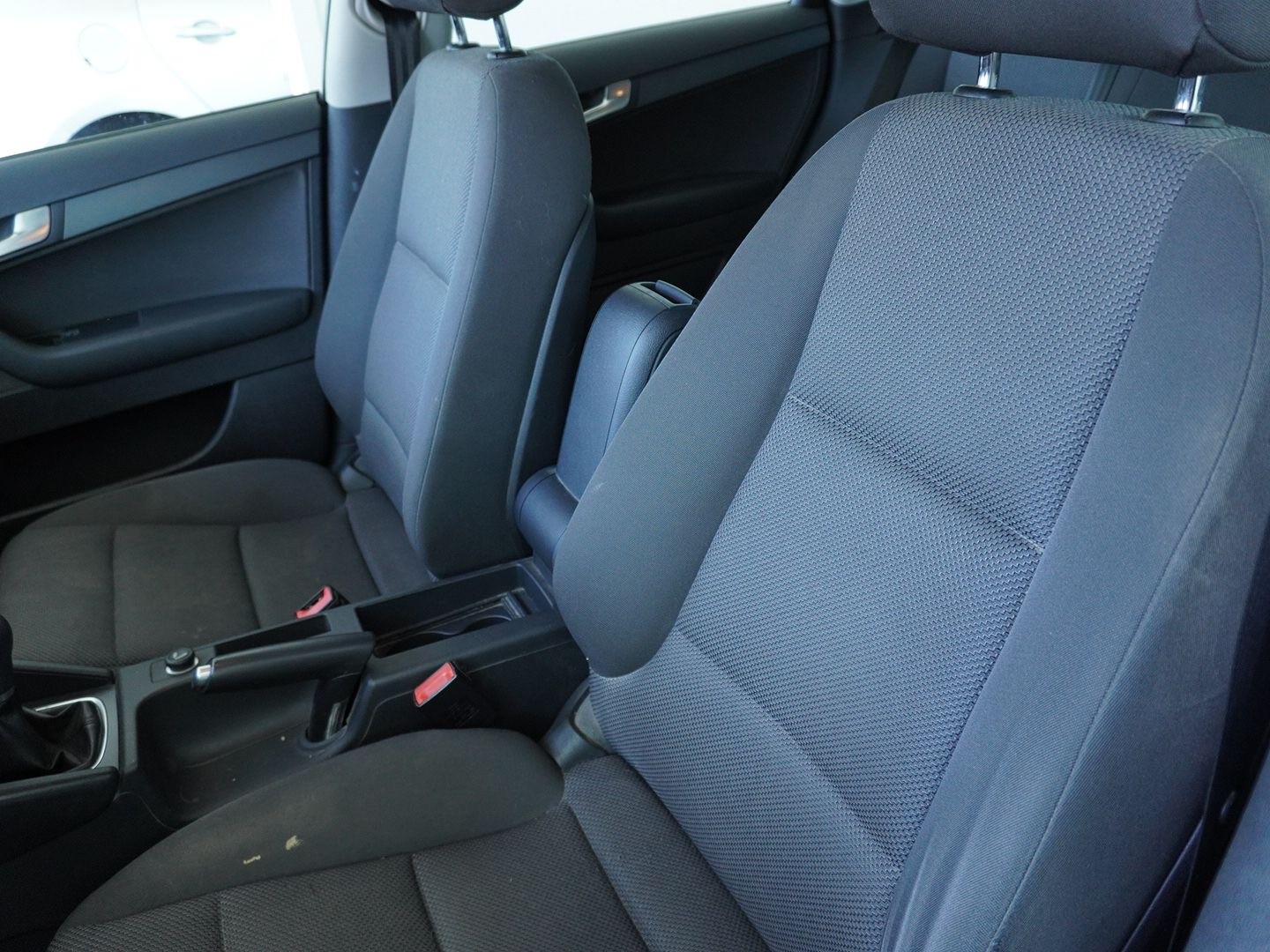 AUDI A3 Sportback 1.8 TFSI Attraction-image-3