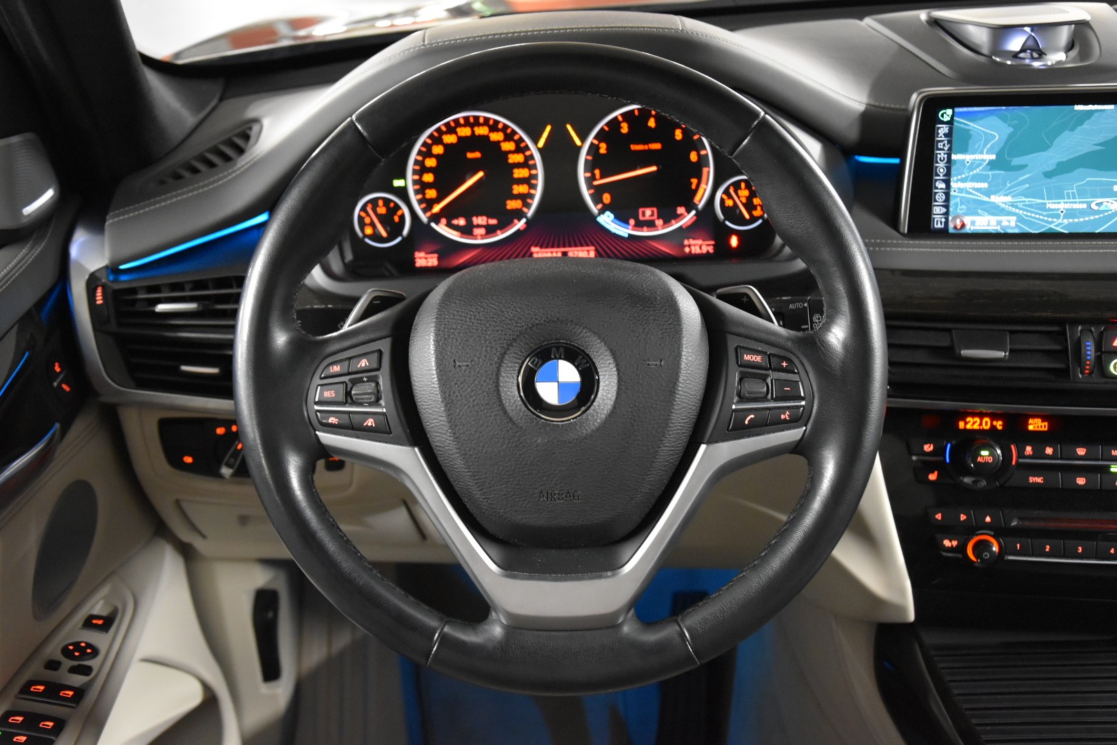 BMW X5 xDrive 50i Steptronic *** INDIVIDUAL ***-image-13
