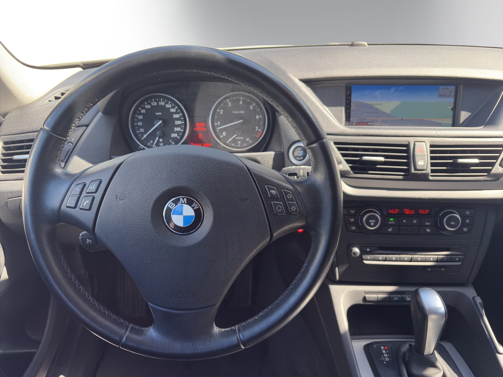 BMW X1 xDrive 25i Steptronic-image-13