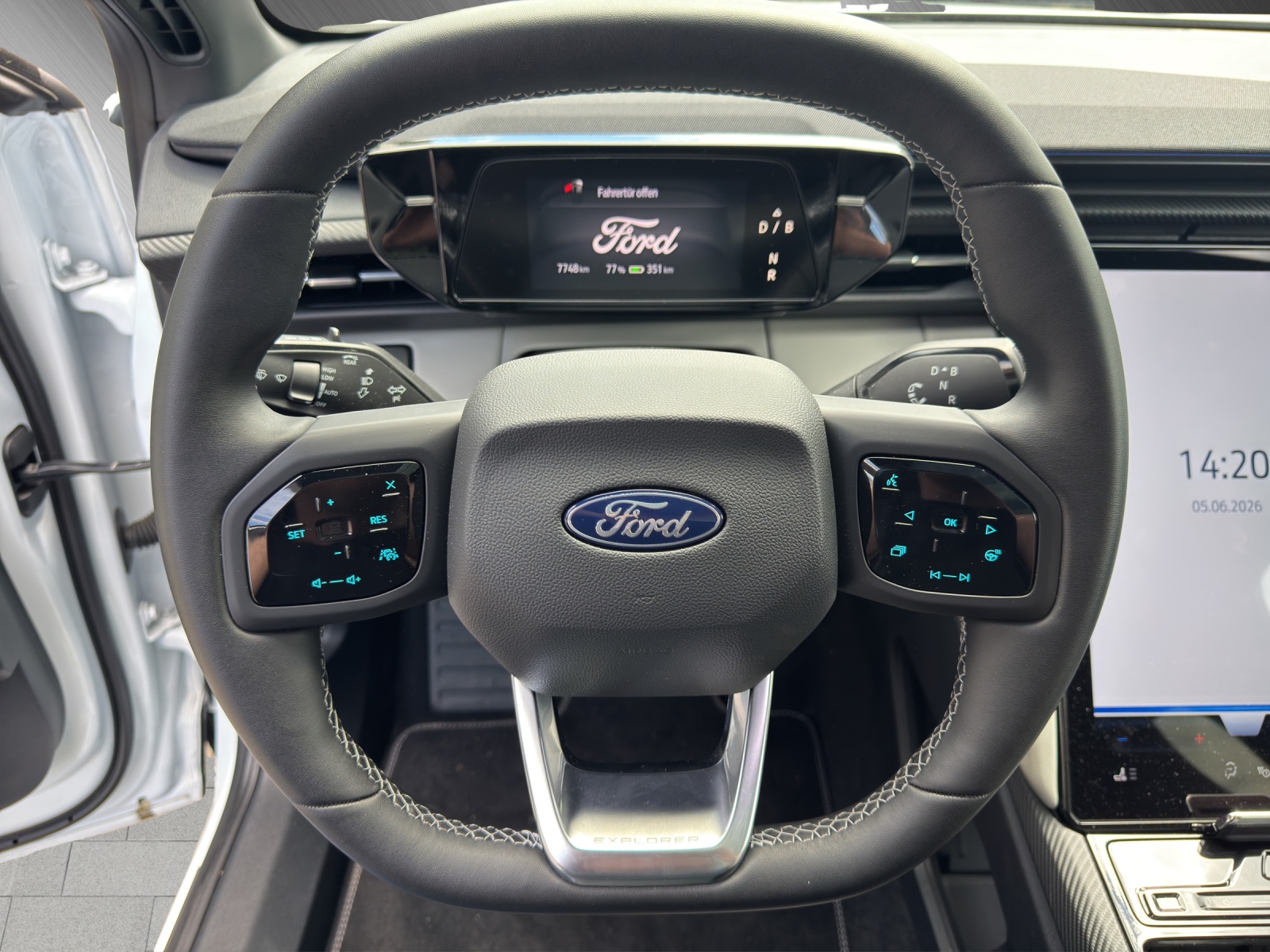 FORD Explorer Extended Range Premium 4x4-image-9