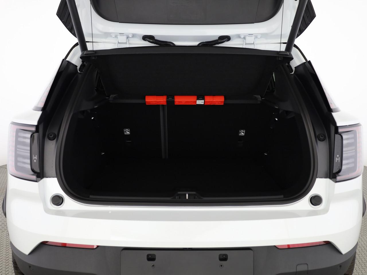 VOLVO EX30 CC P8 Ultra AWD-image-12