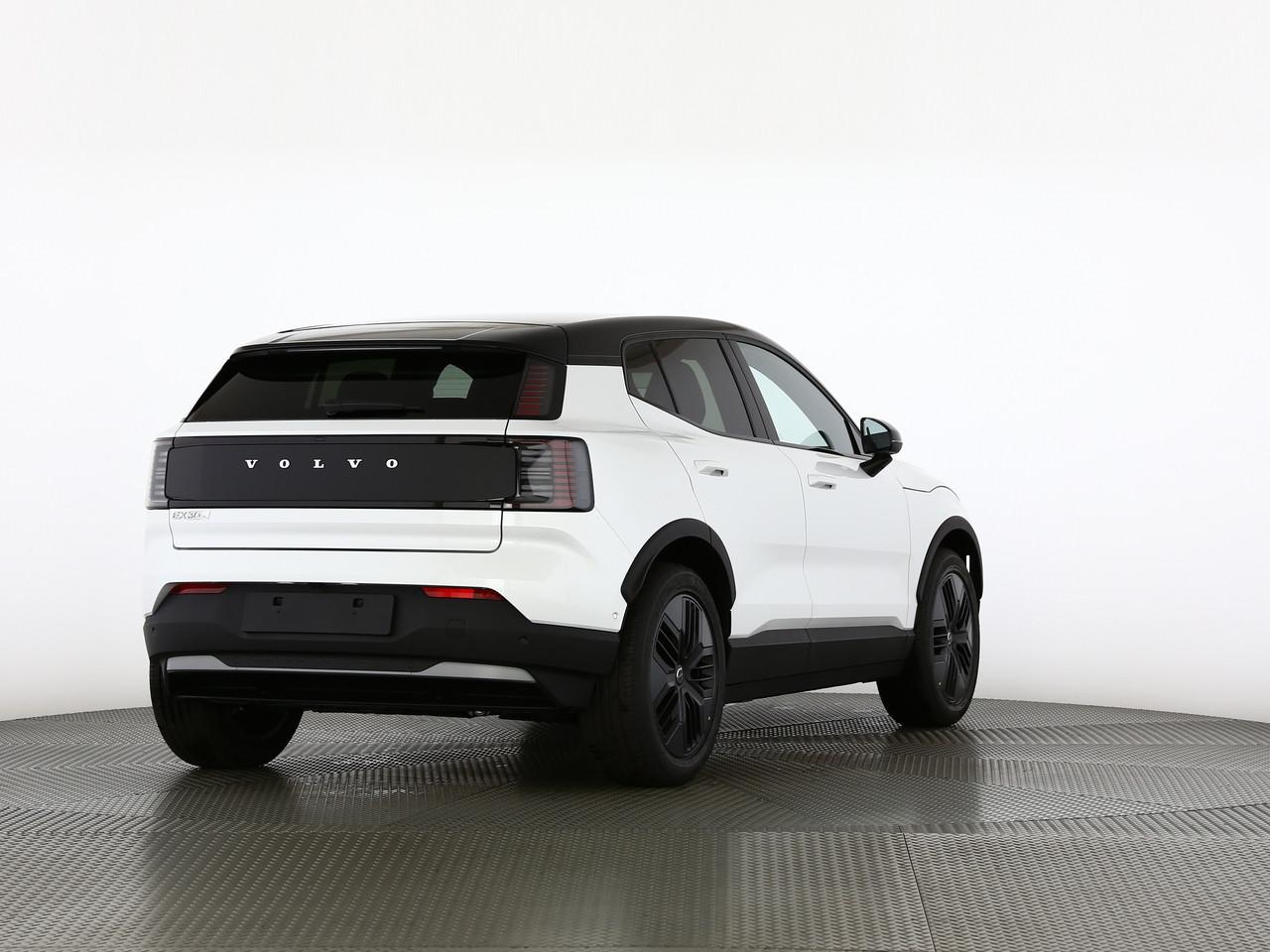 VOLVO EX30 CC P8 Ultra AWD-image-1