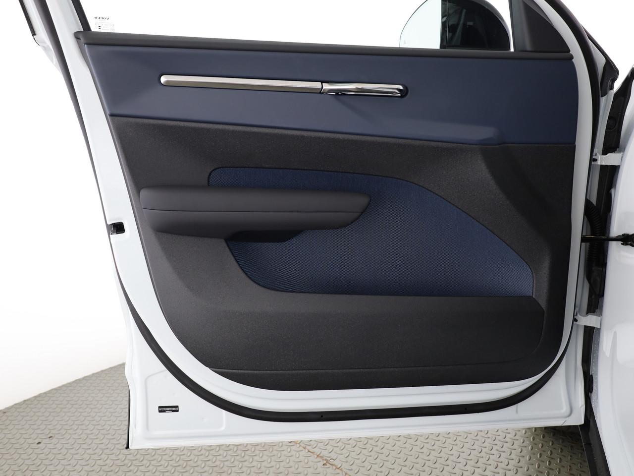 VOLVO EX30 CC P8 Ultra AWD-image-16