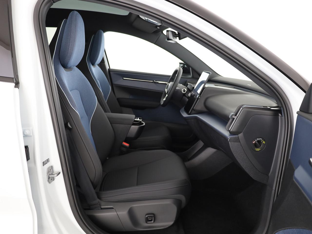 VOLVO EX30 CC P8 Ultra AWD-image-9