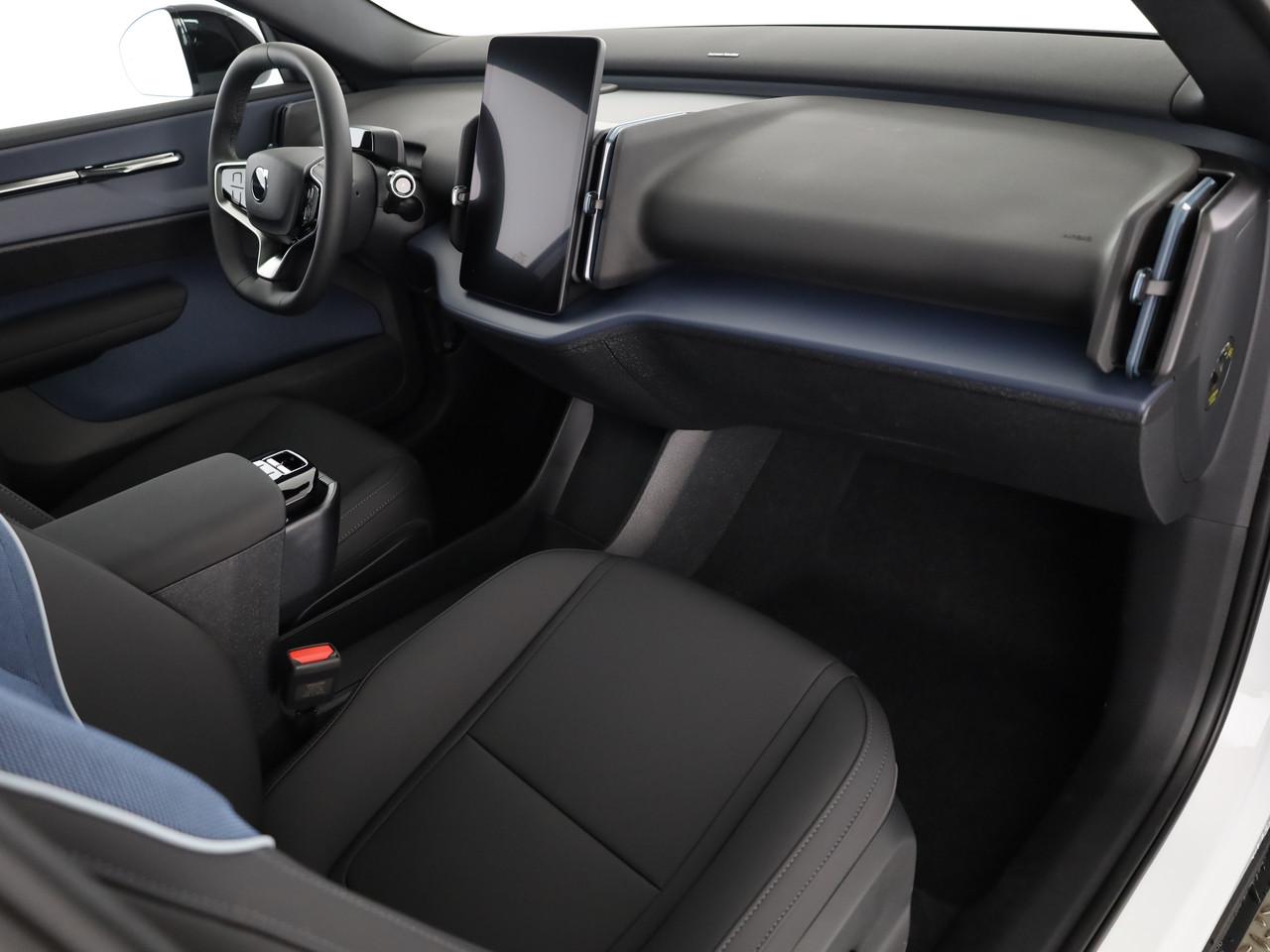 VOLVO EX30 CC P8 Ultra AWD-image-7