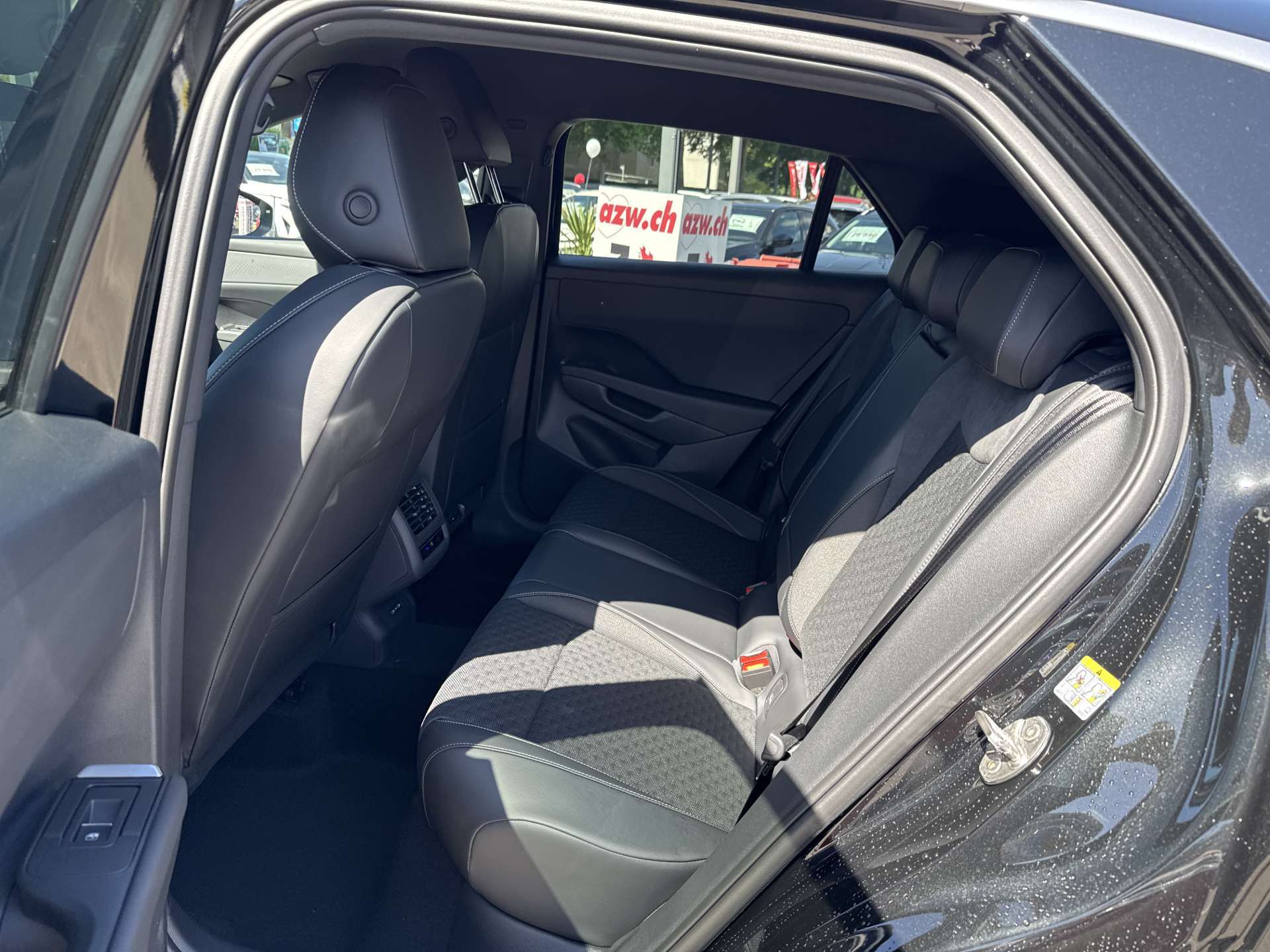 VW T-Roc 1.5 eTSi mHEV R-Line DSG-Automat-image-6