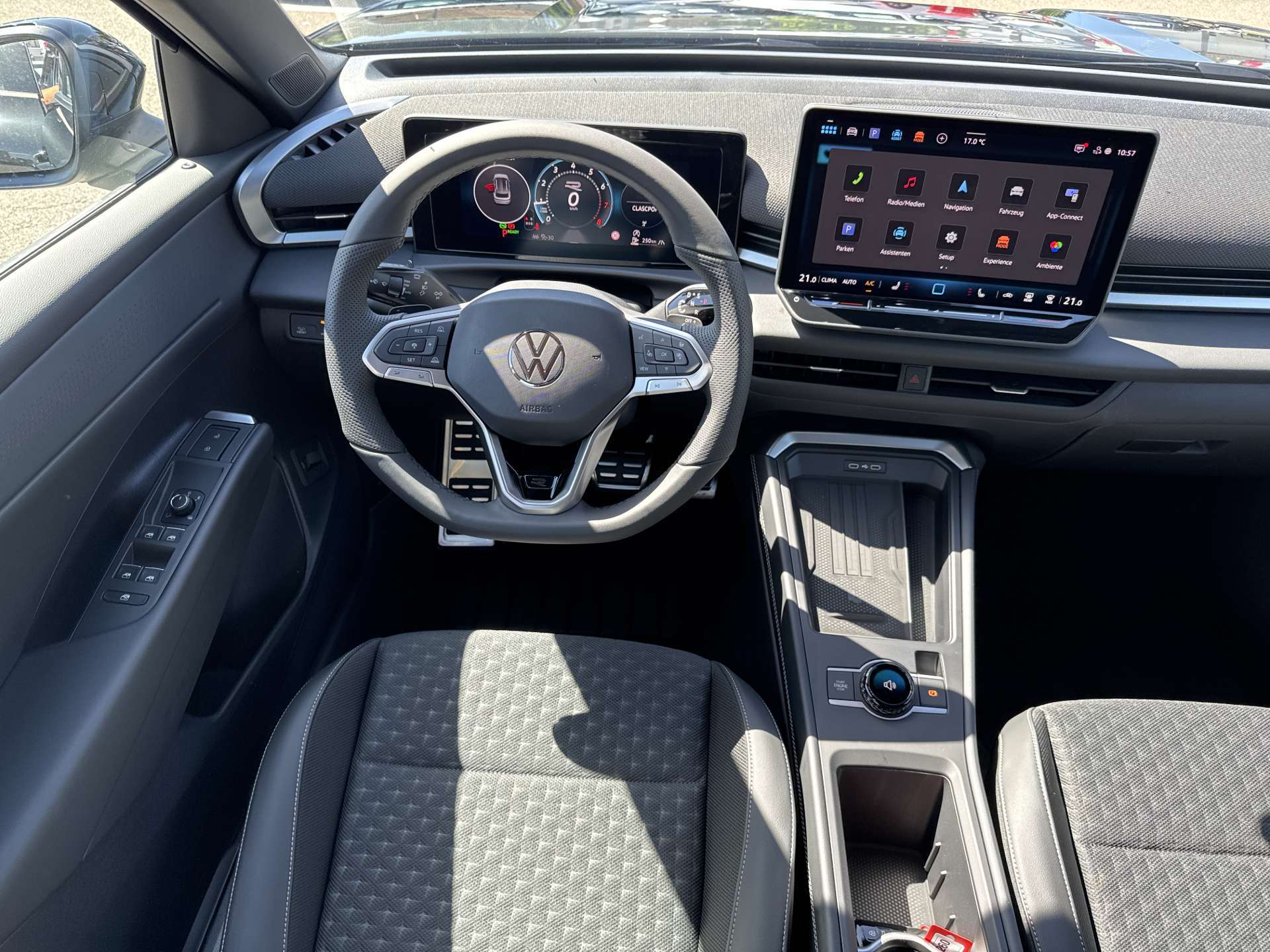 VW T-Roc 1.5 eTSi mHEV R-Line DSG-Automat-image-4