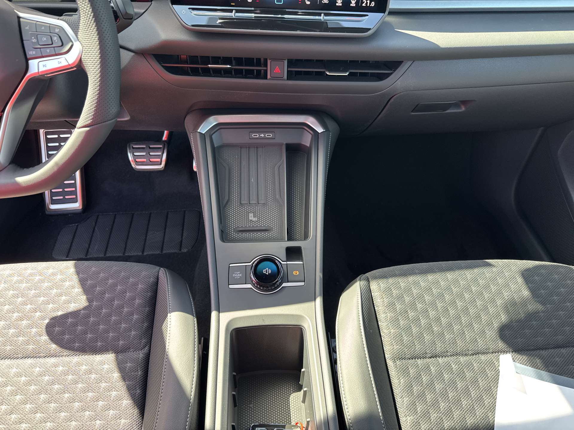 VW T-Roc 1.5 eTSi mHEV R-Line DSG-Automat-image-11