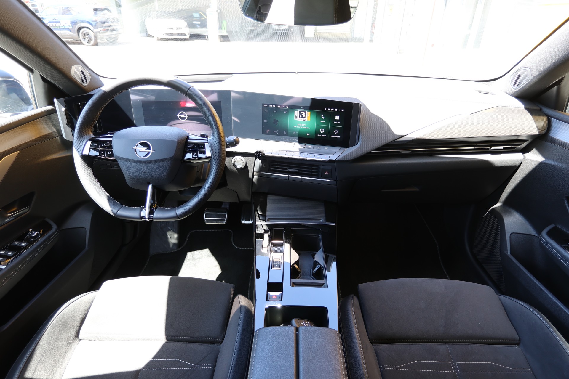 OPEL Astra Sports Tourer 1.6 PHEV Turbo Ultimate-image-3