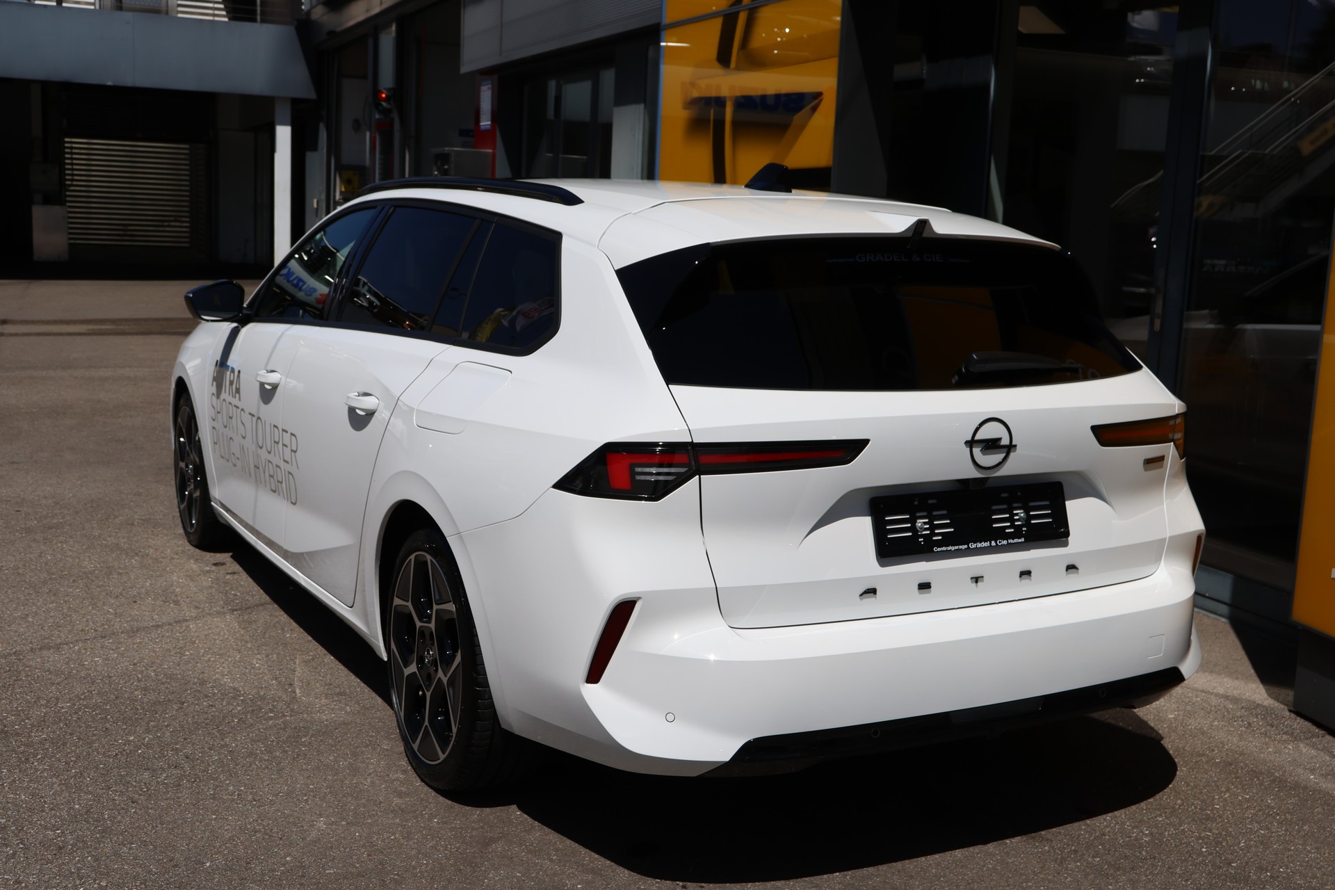 OPEL Astra Sports Tourer 1.6 PHEV Turbo Ultimate-image-2