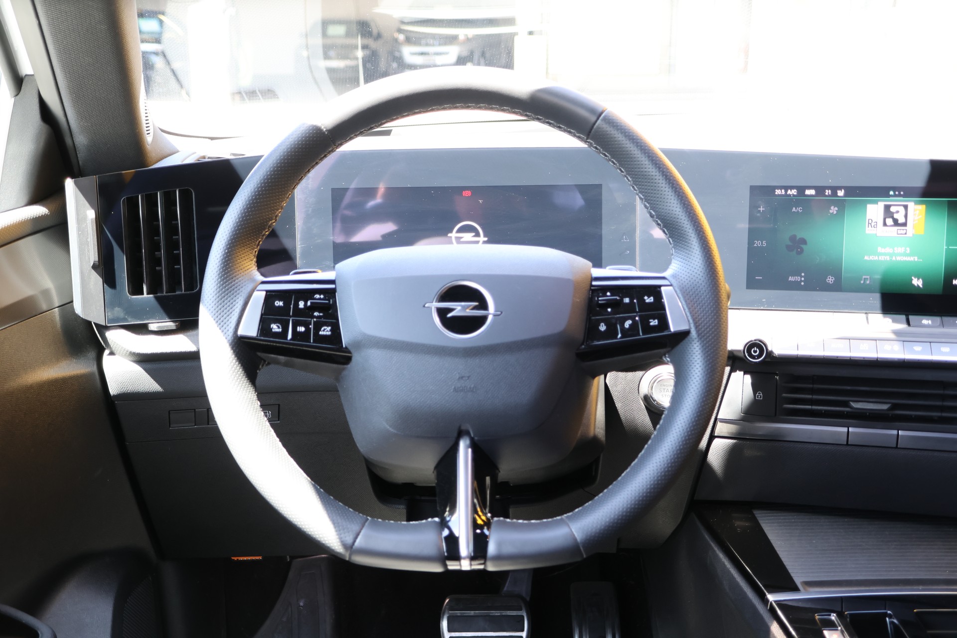 OPEL Astra Sports Tourer 1.6 PHEV Turbo Ultimate-image-5