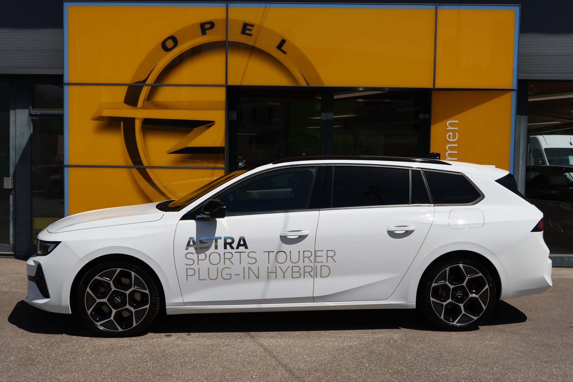 OPEL Astra Sports Tourer 1.6 PHEV Turbo Ultimate-image-1