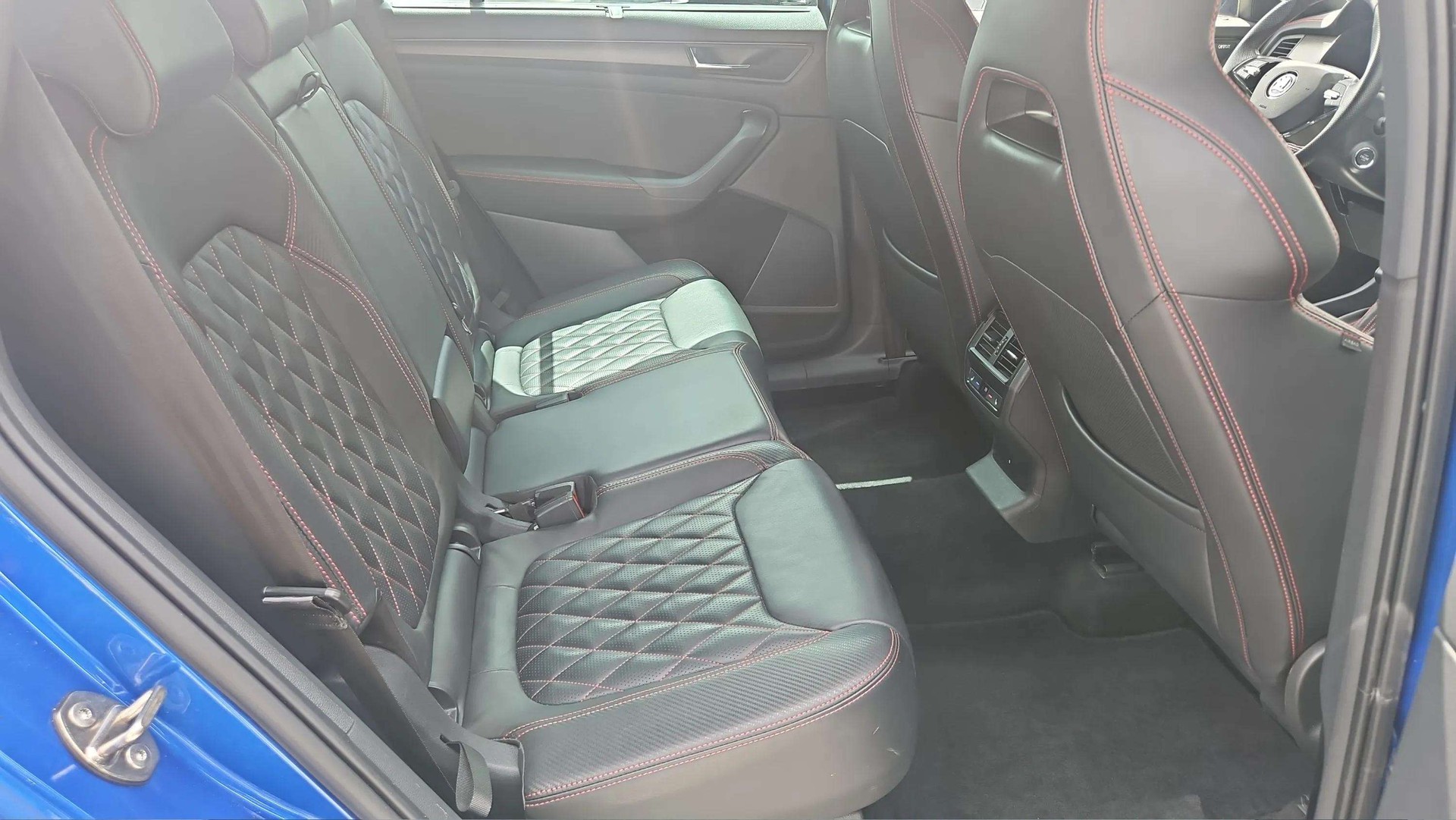 SKODA Kodiaq 2.0 TSI 4x4 RS 245PS mit AHK & Standheizung + Panoramadach-image-14
