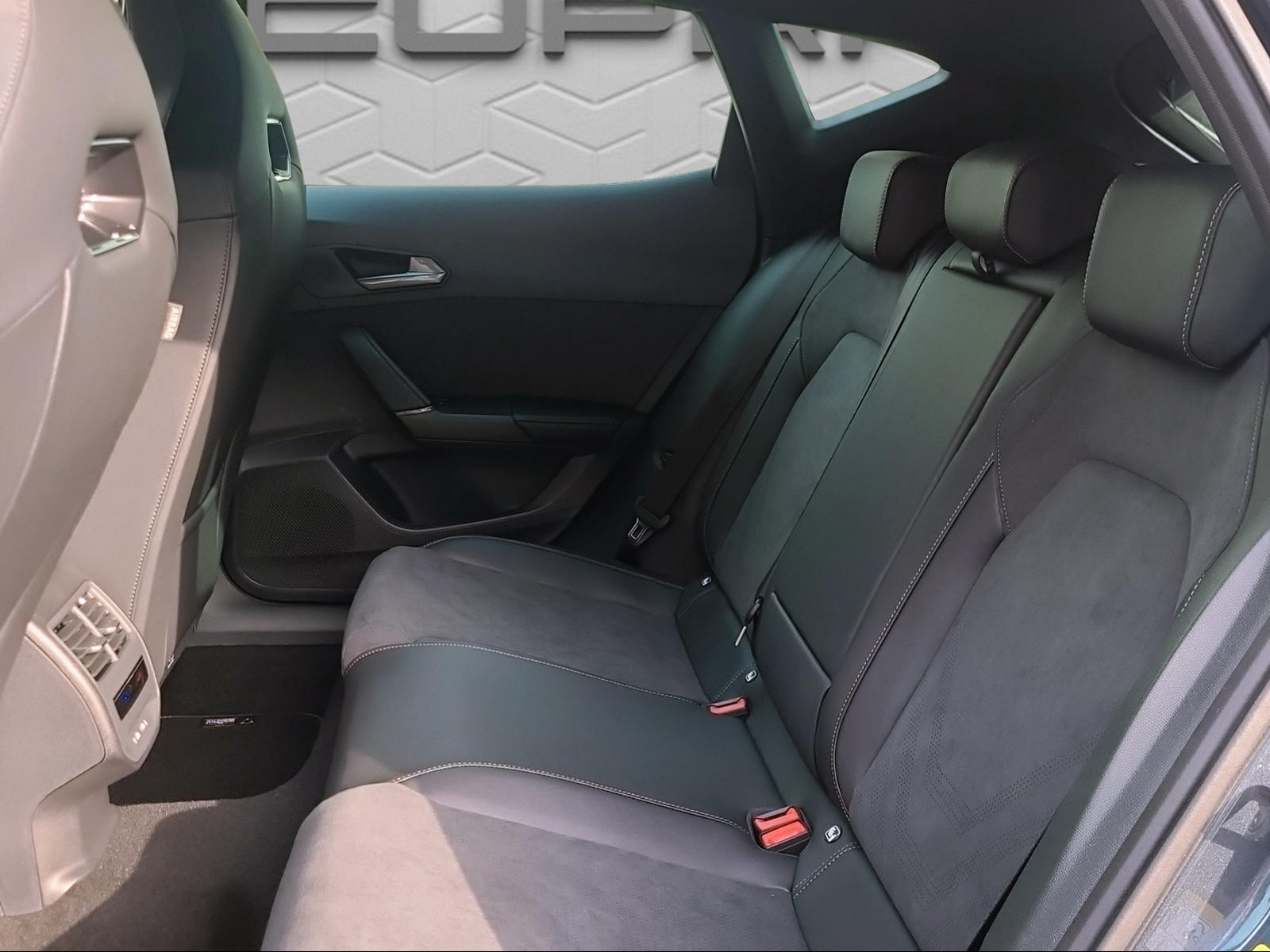 CUPRA Formentor 1.5 TSI DSG-image-12