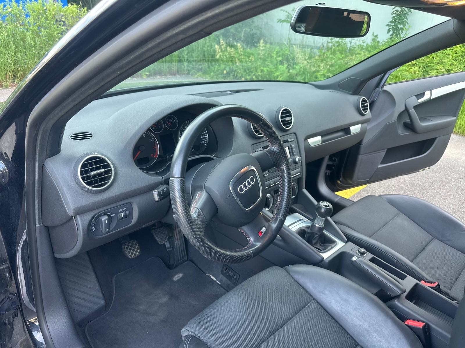 AUDI A3 Sportback 1.8 Turbo FSI Attraction-image-9