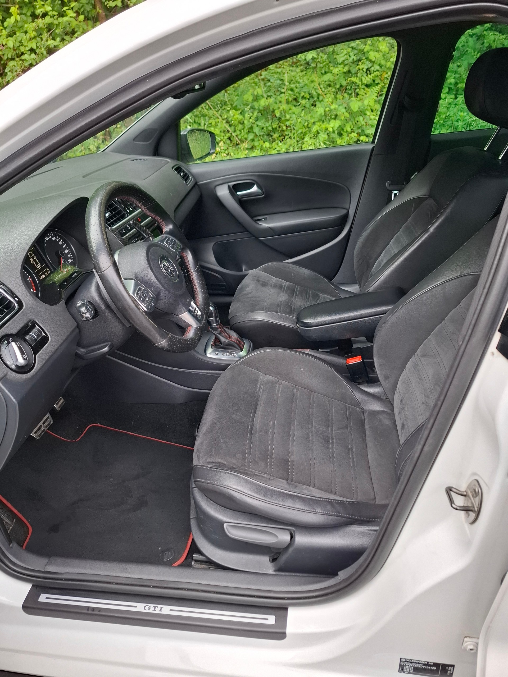 VW Polo 1.4 TSI GTI Carbon Edition DSG-image-12