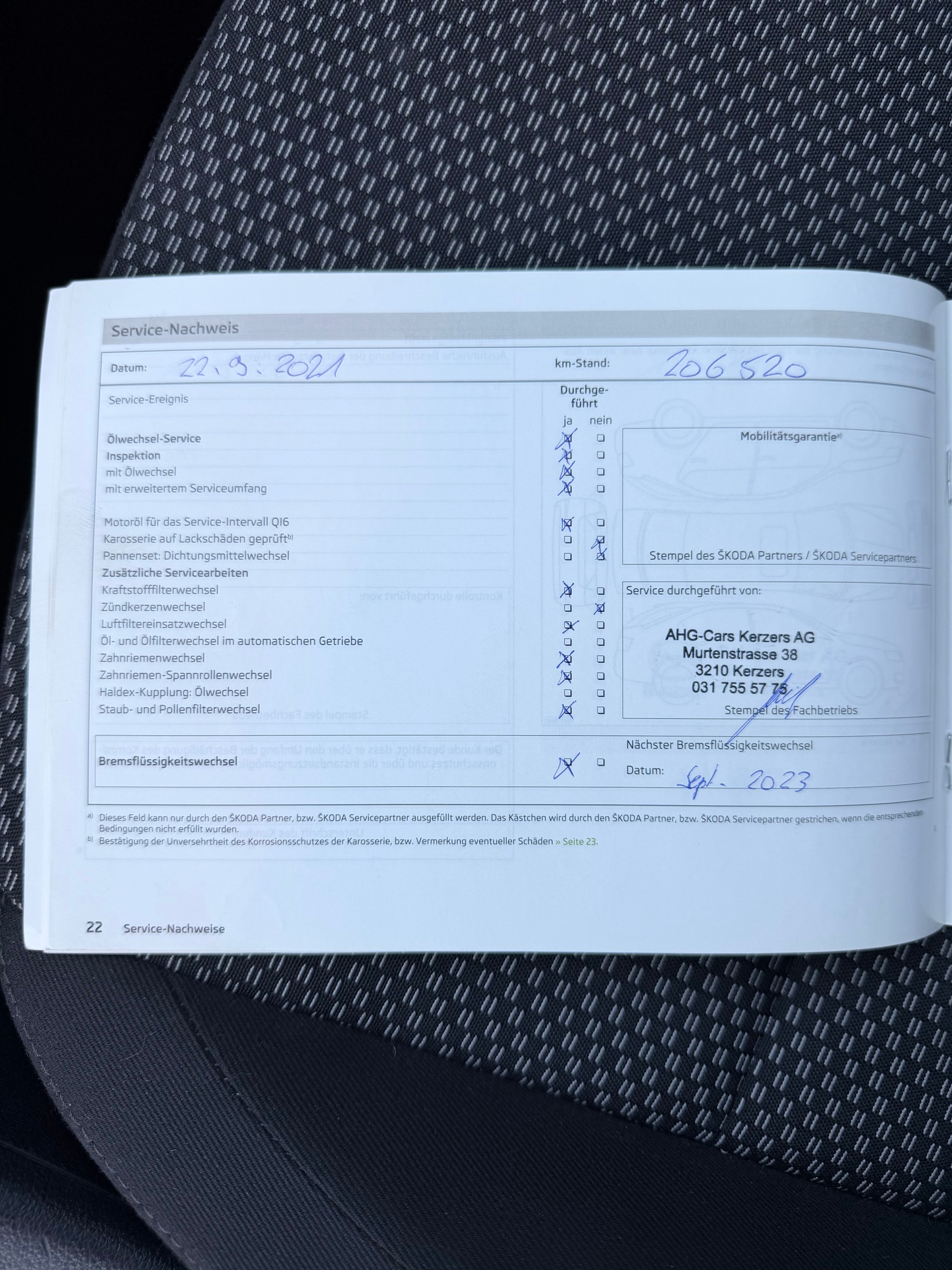 SKODA Octavia Combi 1.6 TDI Elegance DSG-image-15