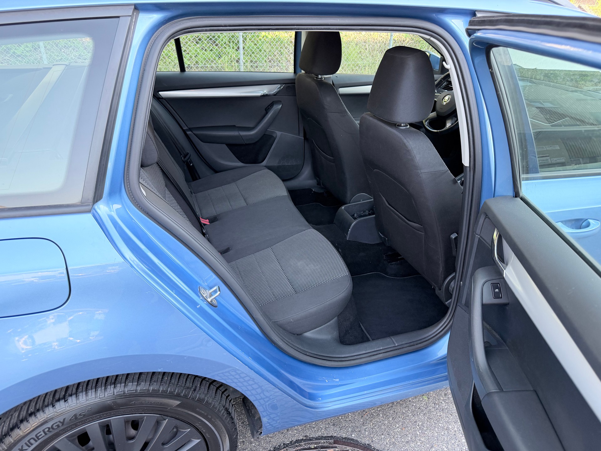SKODA Octavia Combi 1.6 TDI Elegance DSG-image-11