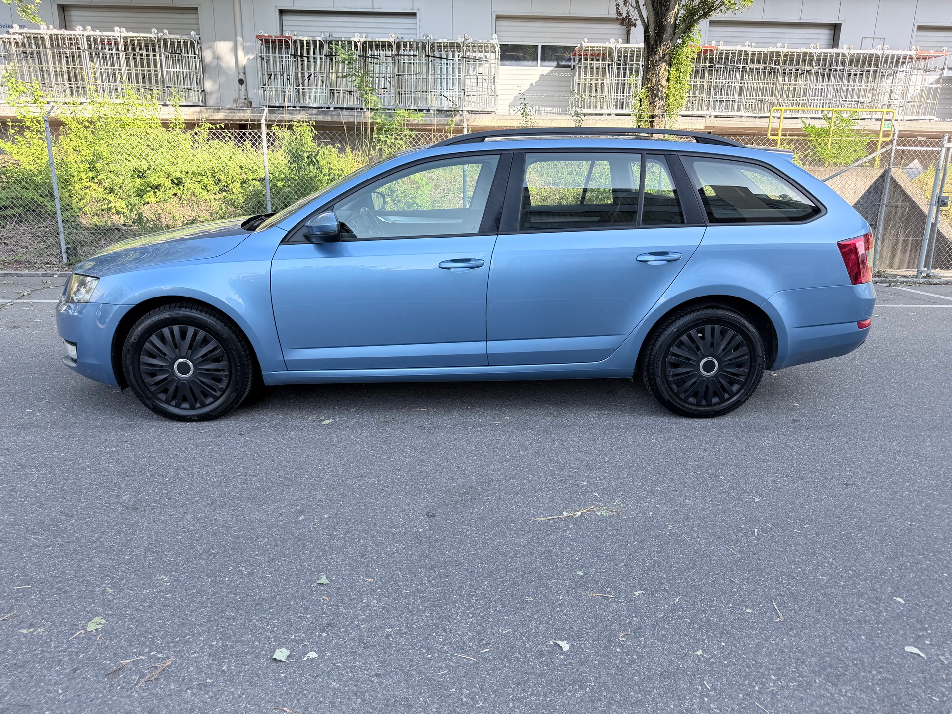 SKODA Octavia Combi 1.6 TDI Elegance DSG-image-2