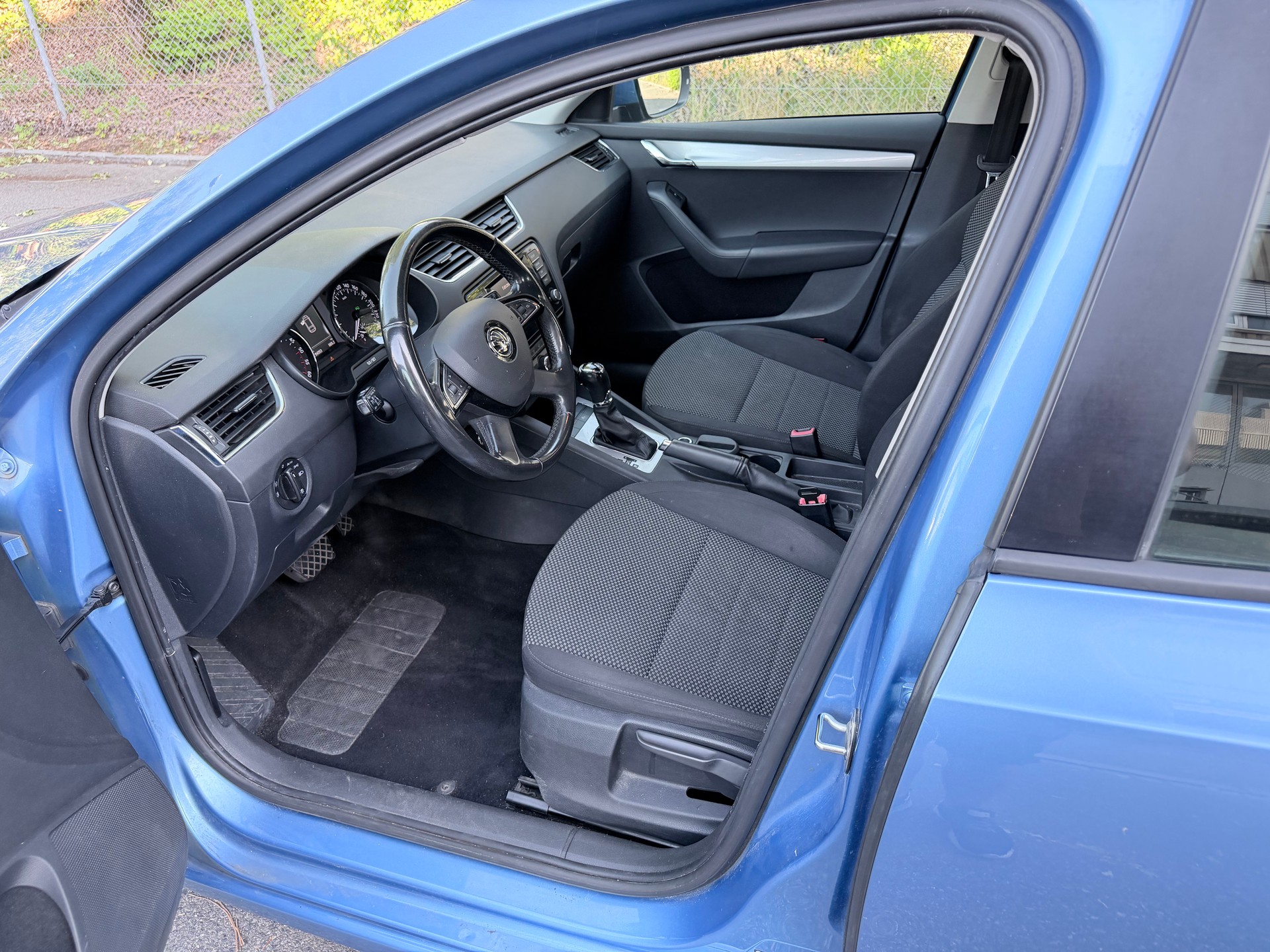 SKODA Octavia Combi 1.6 TDI Elegance DSG-image-8