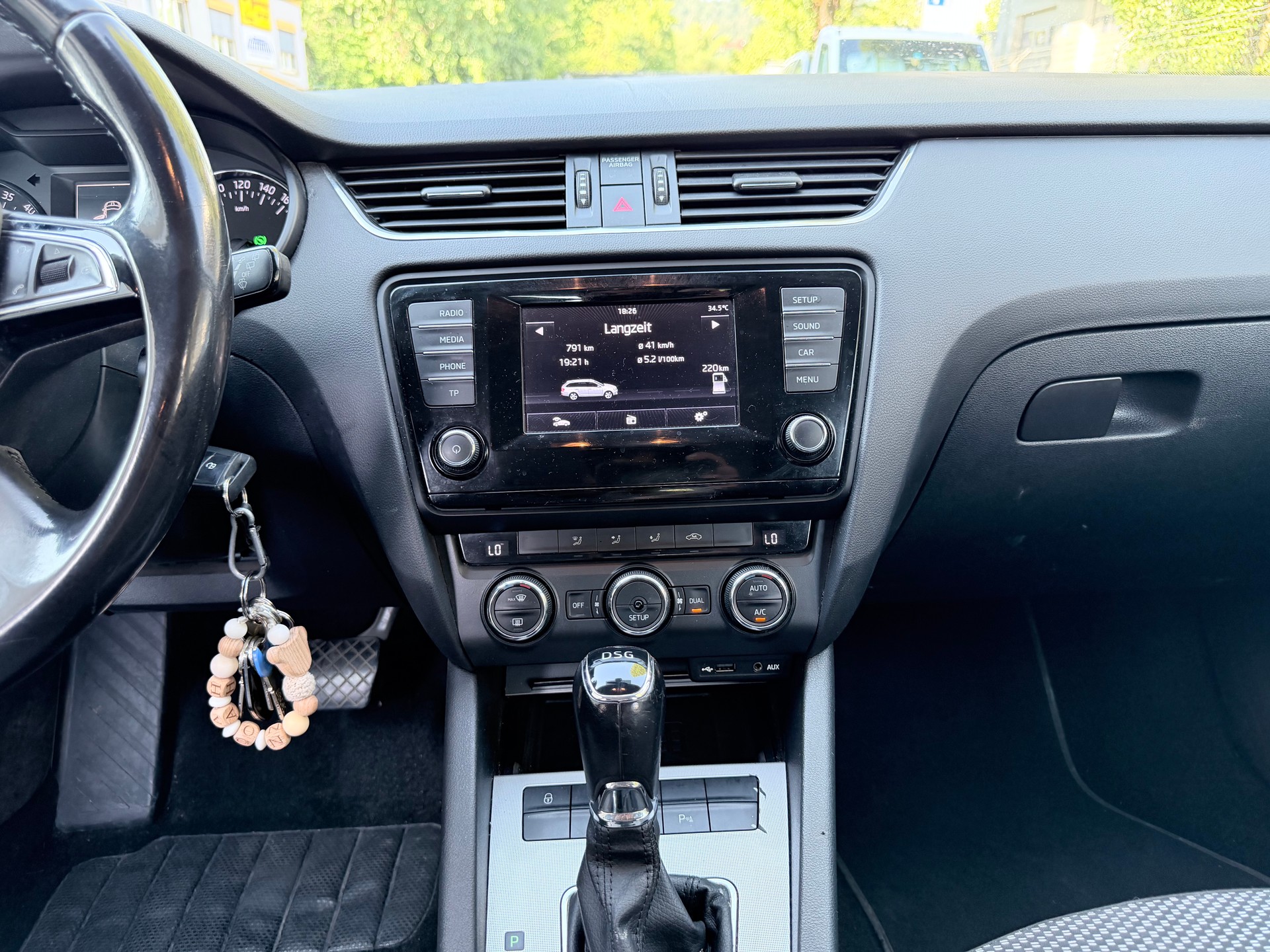 SKODA Octavia Combi 1.6 TDI Elegance DSG-image-14