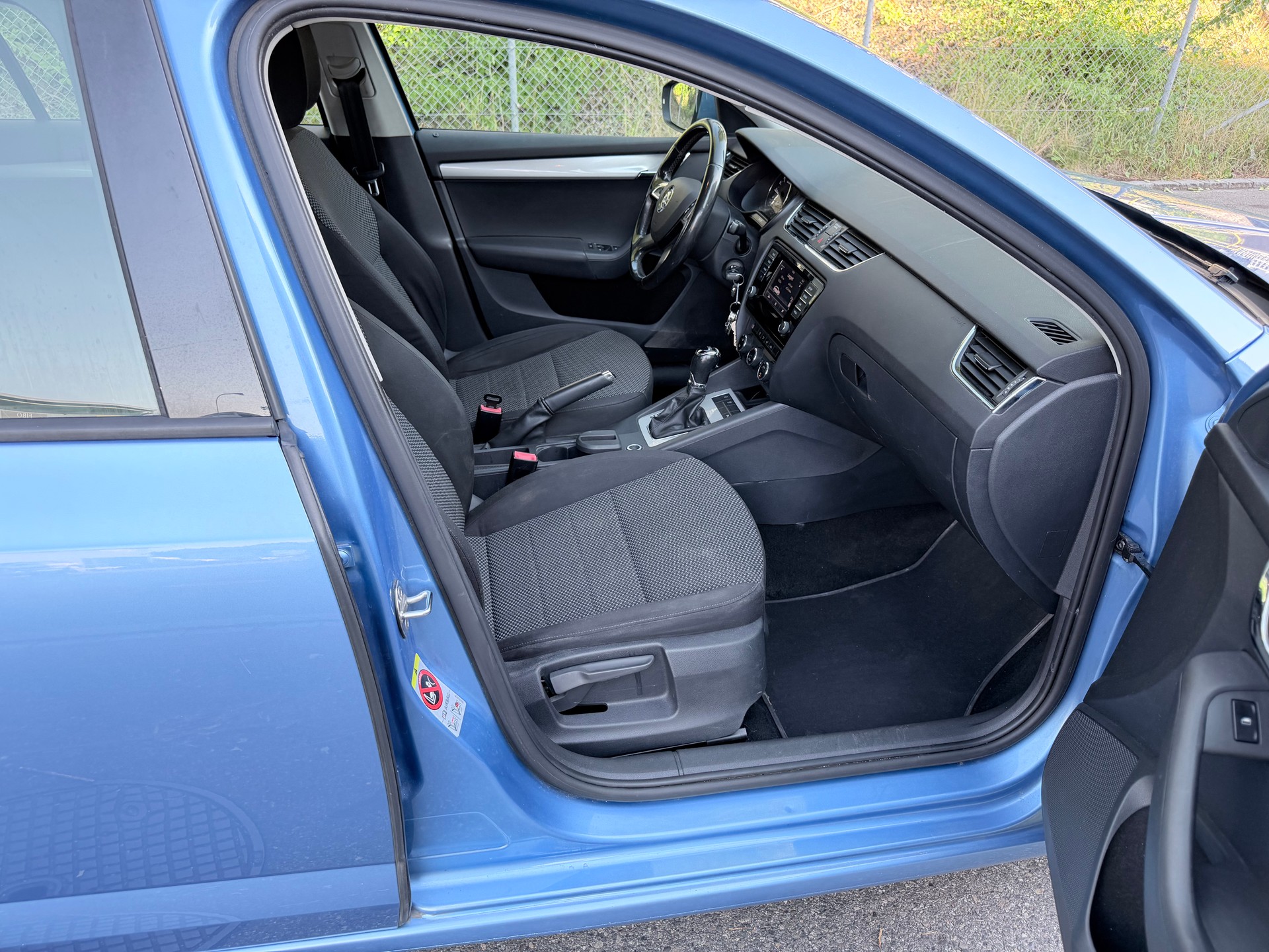 SKODA Octavia Combi 1.6 TDI Elegance DSG-image-10