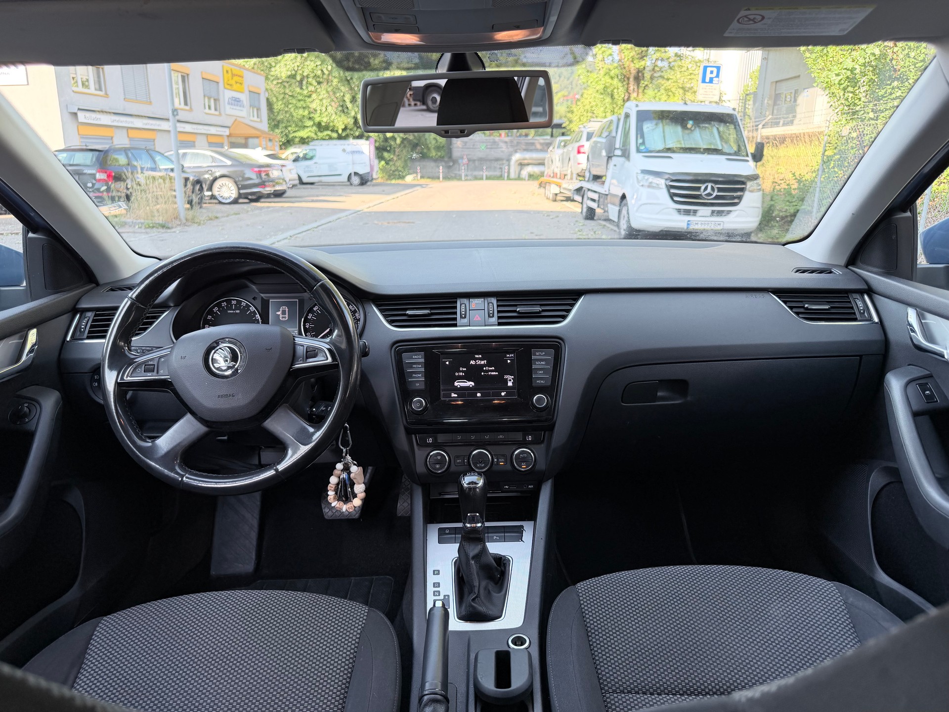 SKODA Octavia Combi 1.6 TDI Elegance DSG-image-13