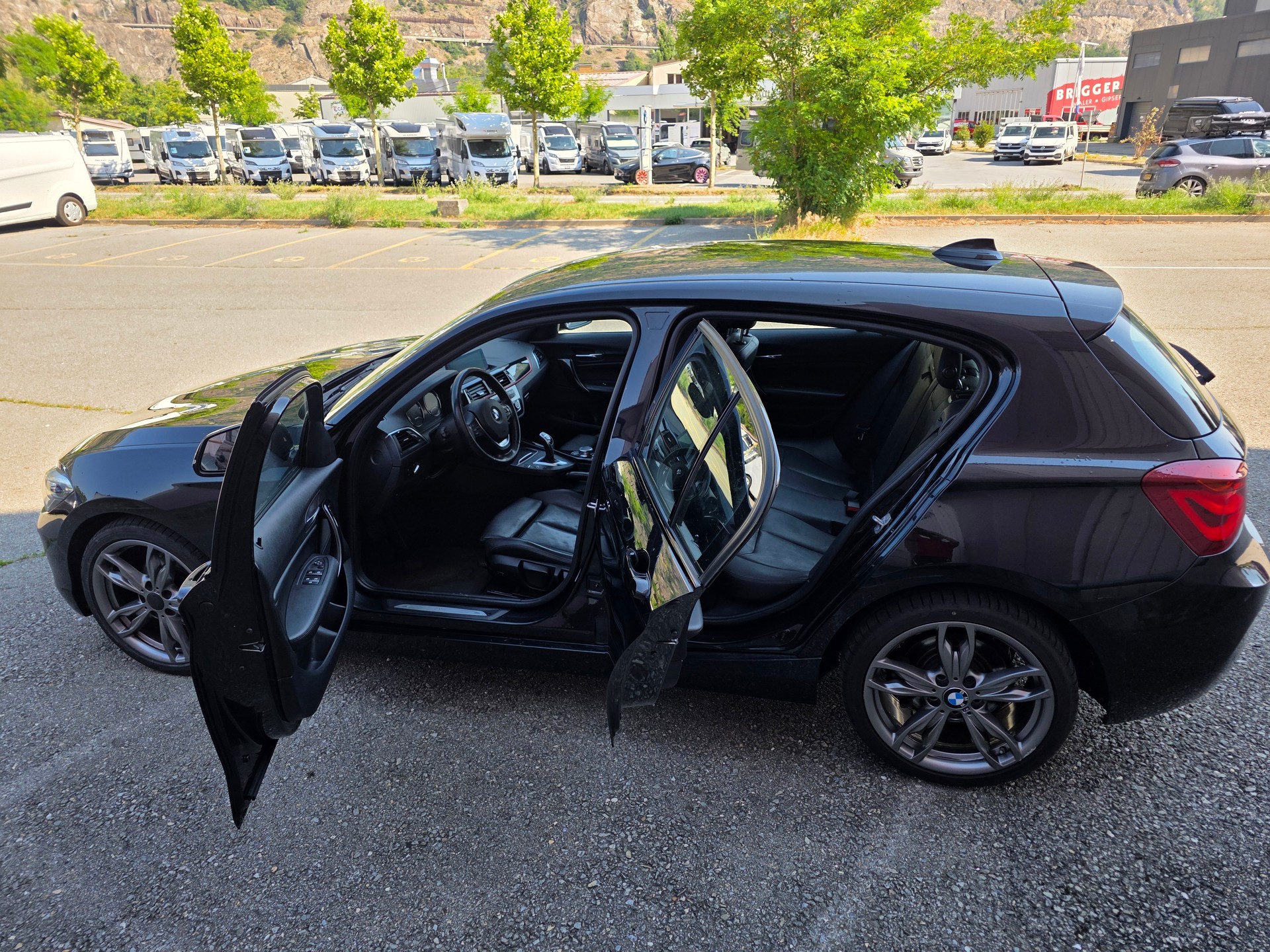 BMW 120d xDrive Edition M Sport Steptronic-image-11
