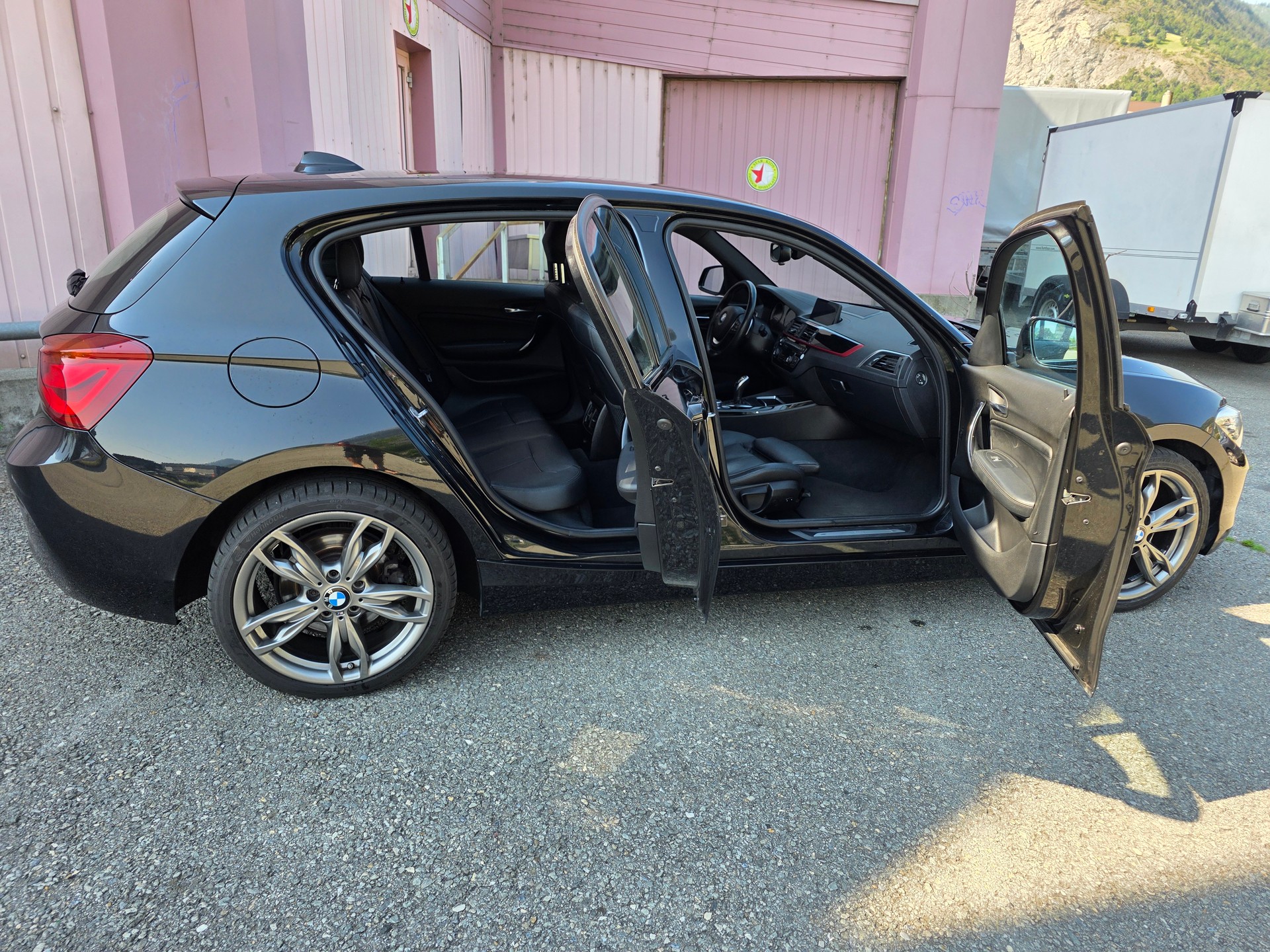 BMW 120d xDrive Edition M Sport Steptronic-image-9