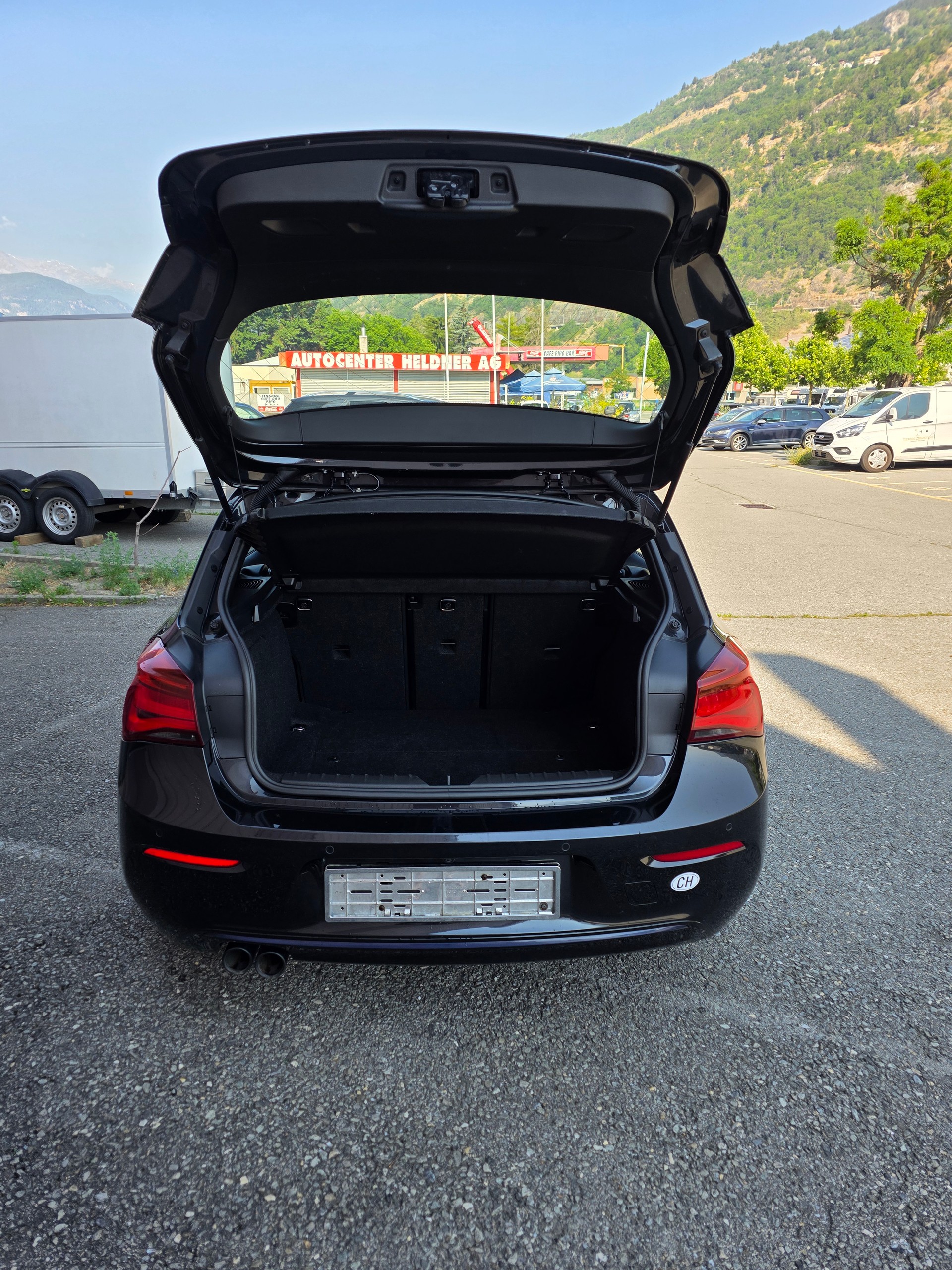 BMW 120d xDrive Edition M Sport Steptronic-image-8