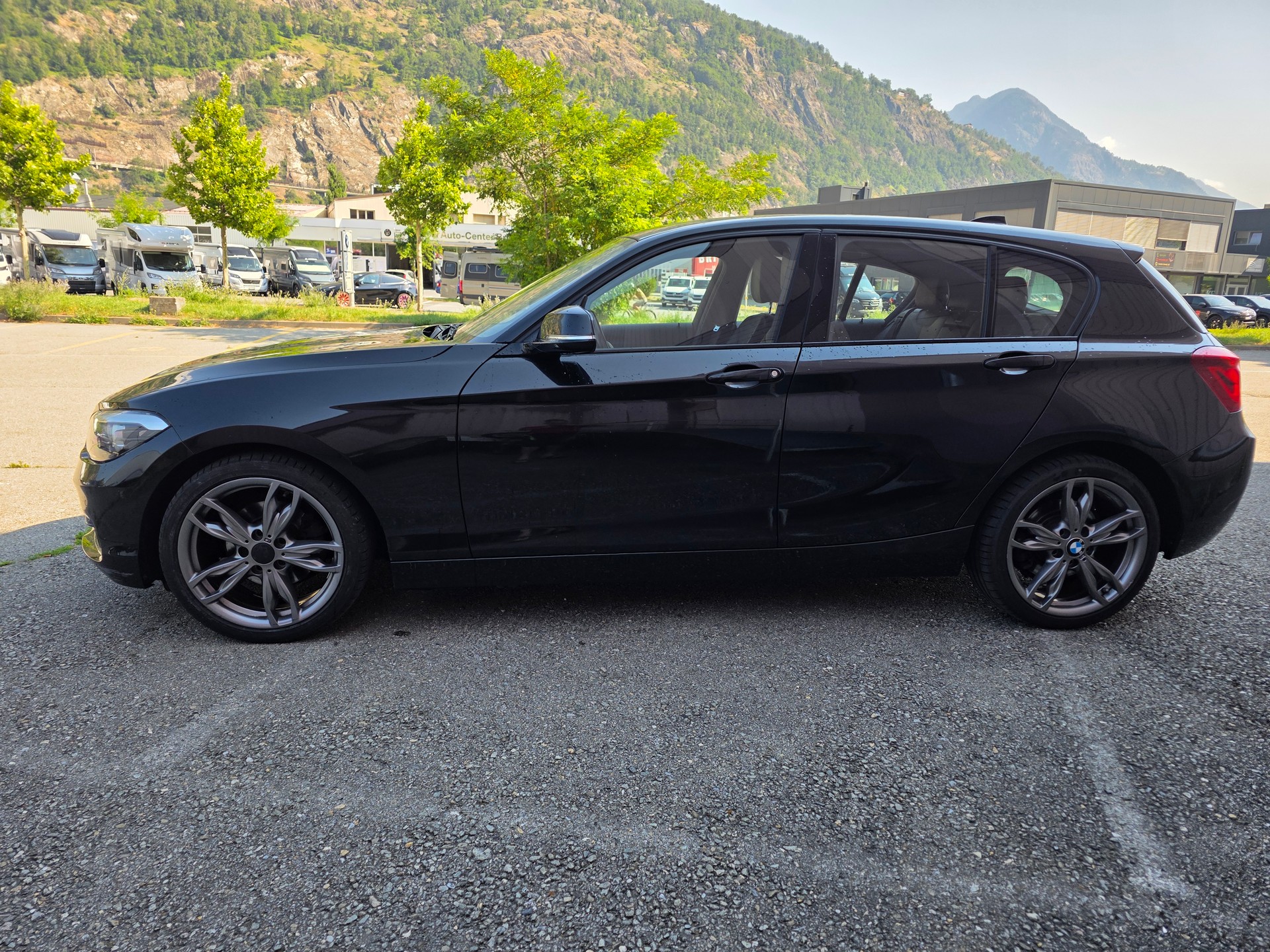 BMW 120d xDrive Edition M Sport Steptronic-image-4