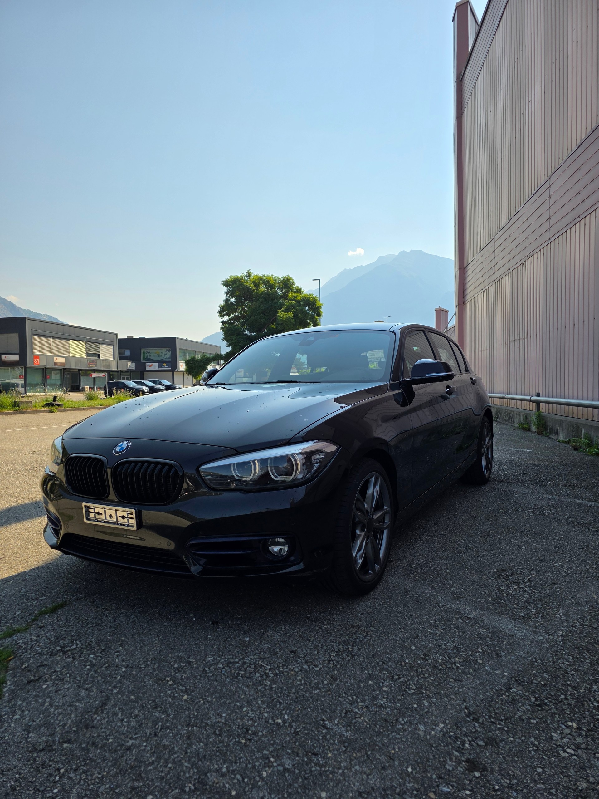 BMW 120d xDrive Edition M Sport Steptronic-image-2
