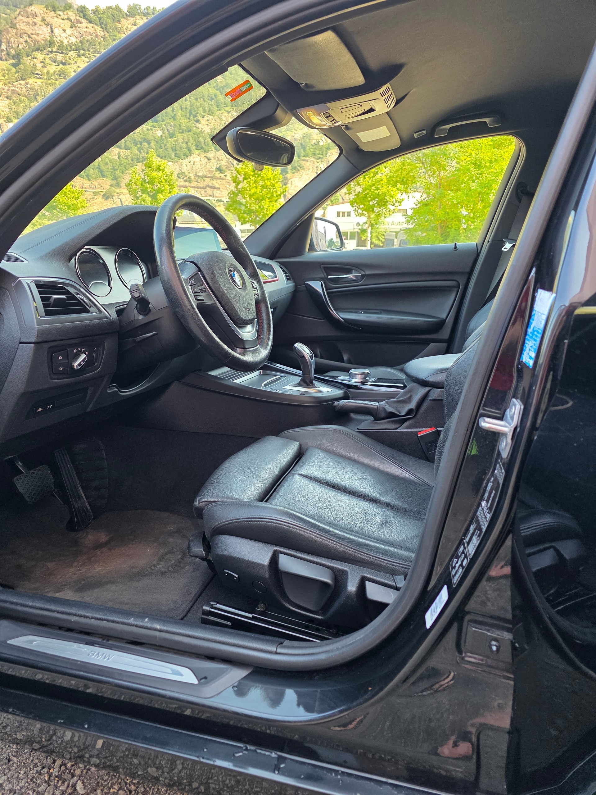 BMW 120d xDrive Edition M Sport Steptronic-image-13