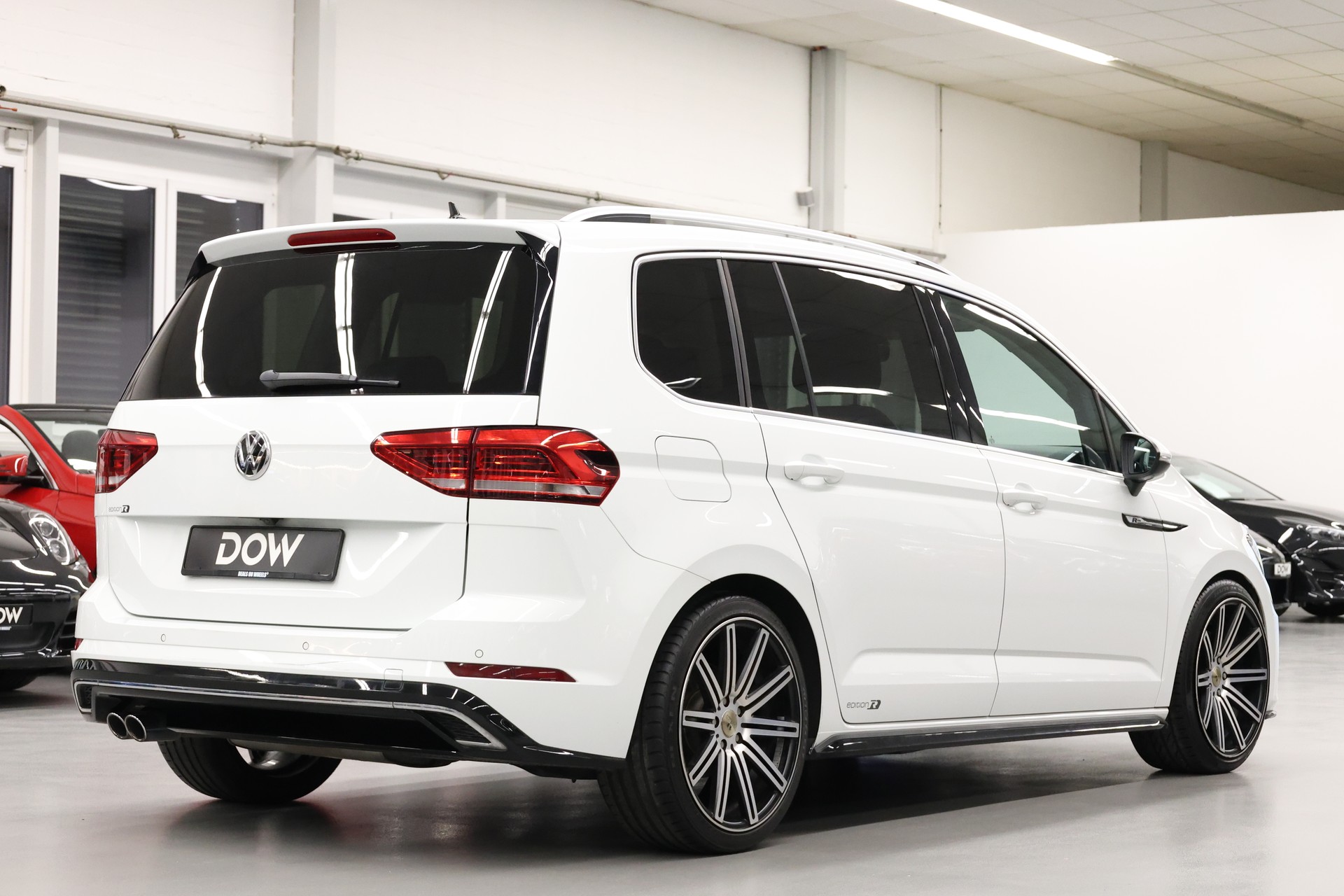 VW Touran 2.0 TDI R-Line SCR Highline DSG-image-5