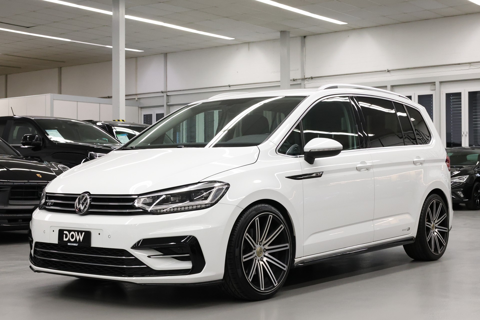 VW Touran 2.0 TDI R-Line SCR Highline DSG-showroom-element-2