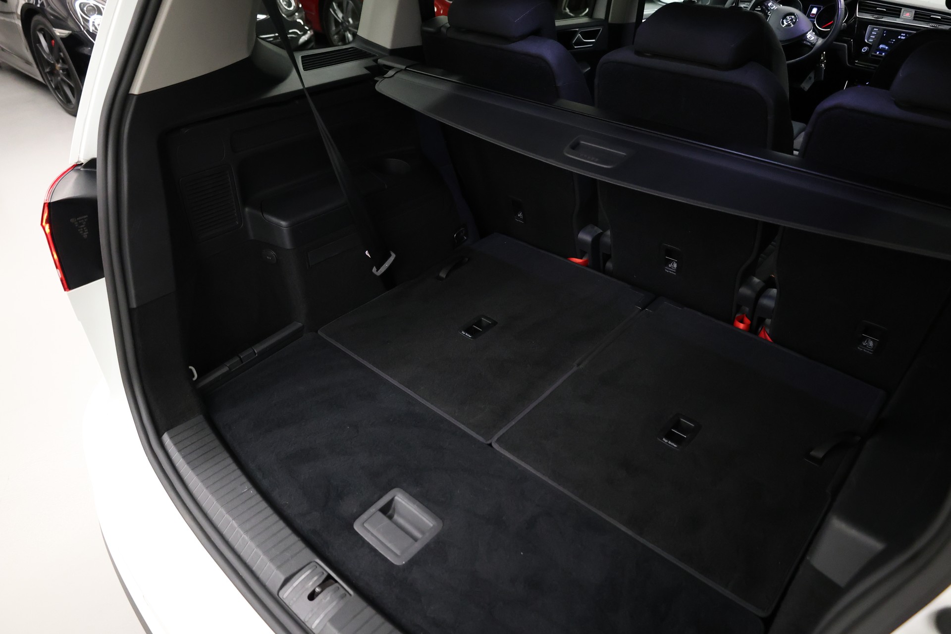 VW Touran 2.0 TDI R-Line SCR Highline DSG-image-13